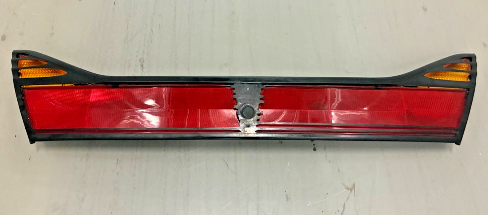 2000-2005 Pontiac Bonneville Rear Center Trunk Reflector Panel OEM 2000-2005 Pontiac Bonneville Rear Center Trunk Reflector Panel OEM