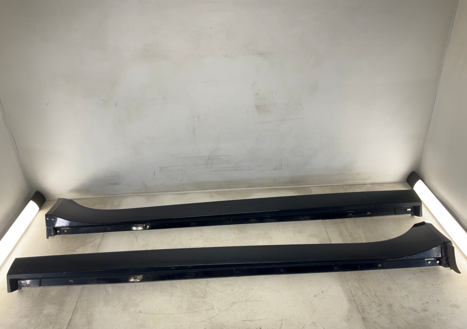 17-19 Jaguar XE Left & Right Skirt Rocker Panel Molding OEM 17-19 Jaguar XE Left & Right Skirt Rocker Panel Molding OEM