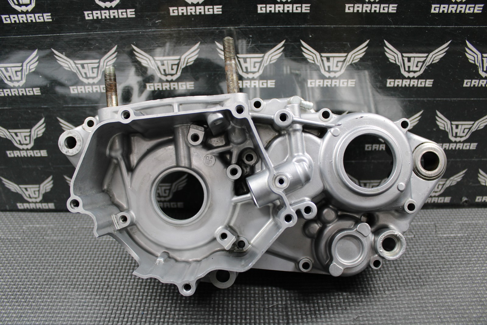 1999 YAMAHA YZ250 OEM LEFT ENGINE CRANKCASE CRANK CASE 5CU-15111-00-00 NICE 1999 YAMAHA YZ250 OEM LEFT ENGINE CRANKCASE CRANK CASE 5CU-15111-00-00 NICE