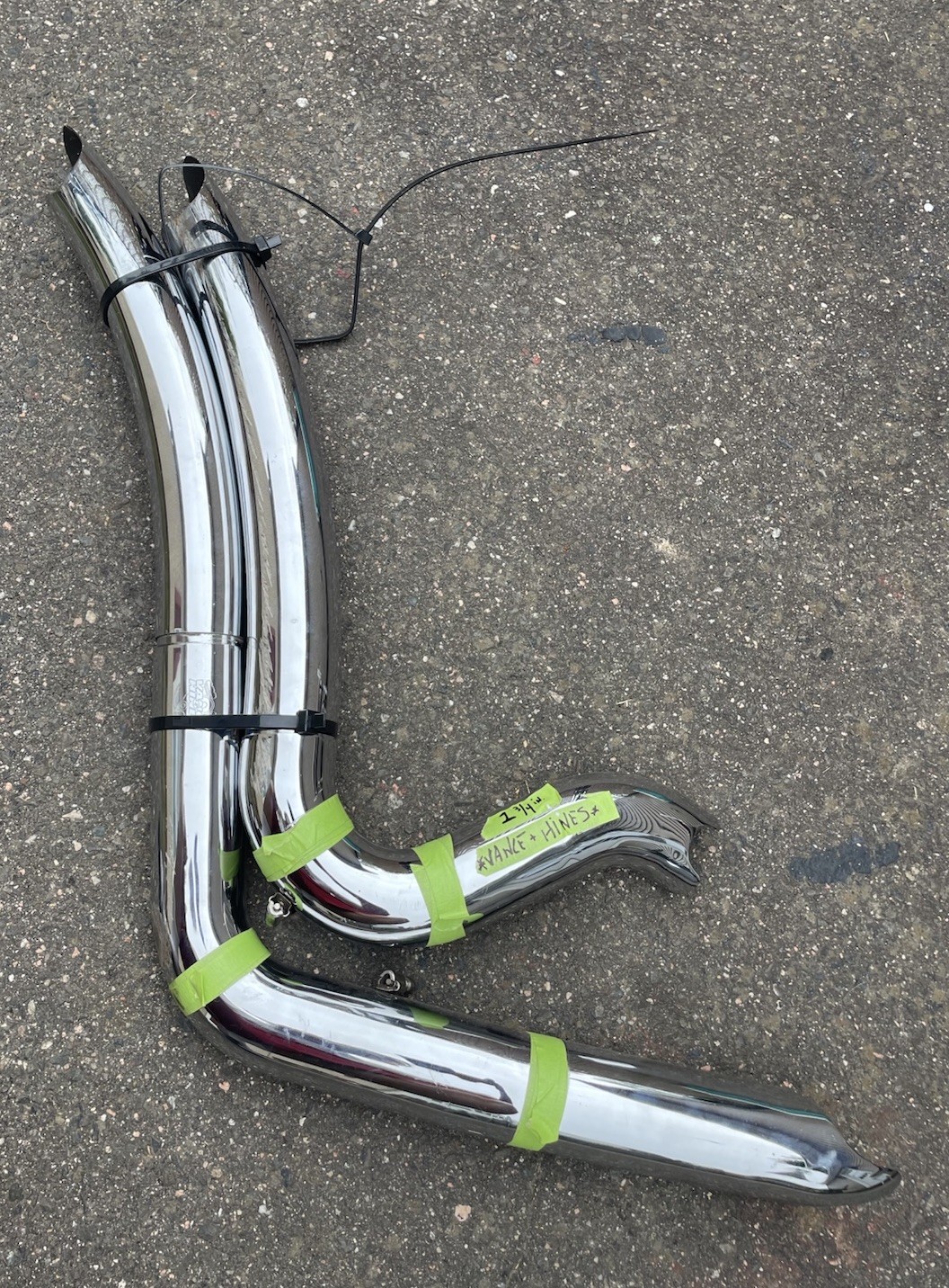 VANCE & HINES BIG RADIUS 2-INTO2 CHROME EXHAUST SYSTEM D341FC D340FC Harley