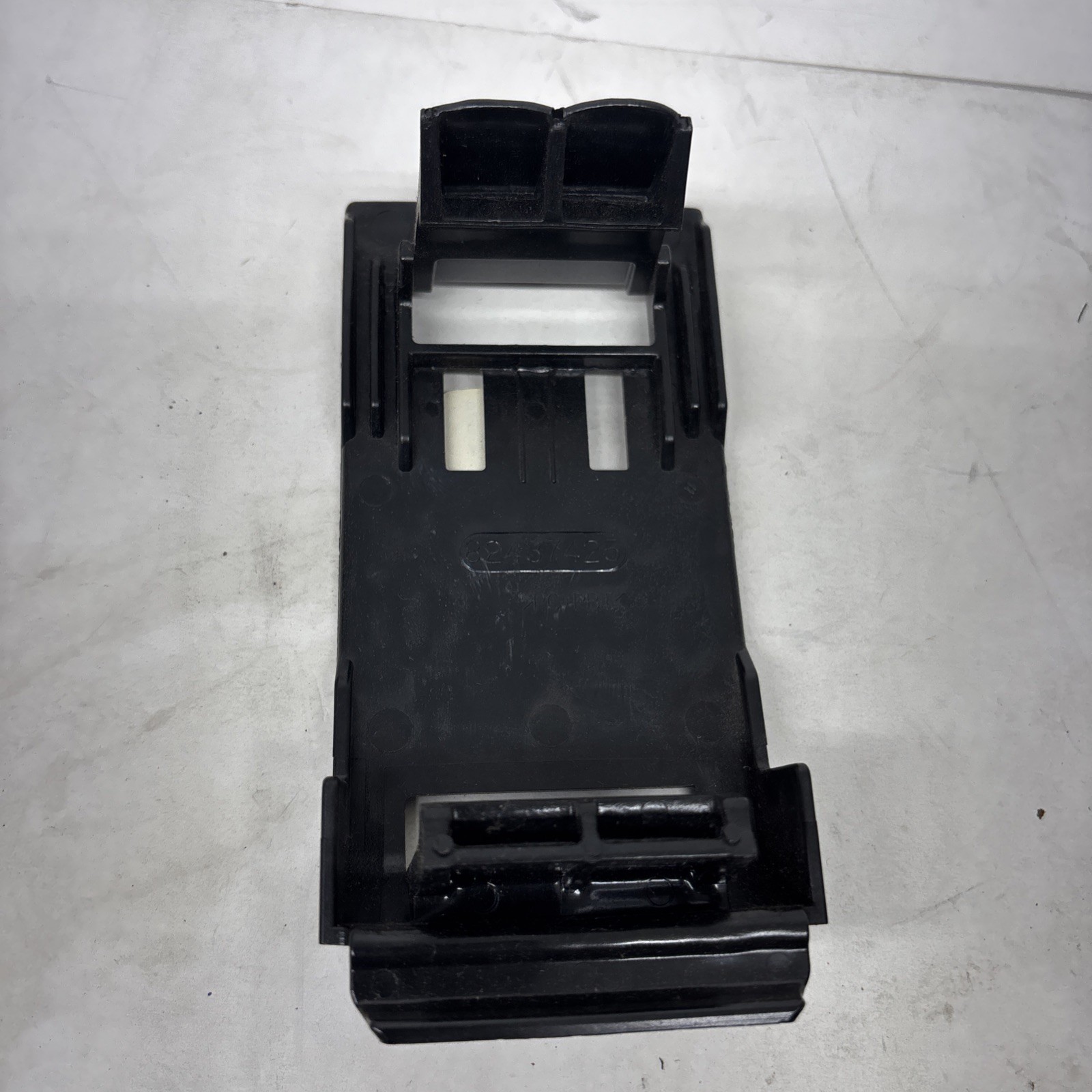HLK2704 Upper Fairing Retainer Clip Volvo 20749893 21349385 20846229 82437425 HLK2704 Upper Fairing Retainer Clip Volvo 20749893 21349385 20846229 82437425