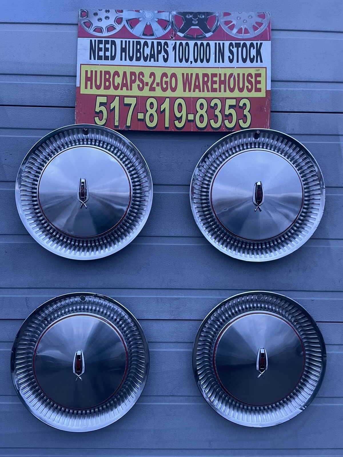 1974-76 Vintage Oldsmobile Delta  98 Hubcaps Set 4 Beautiful Rare 4 Red Accents