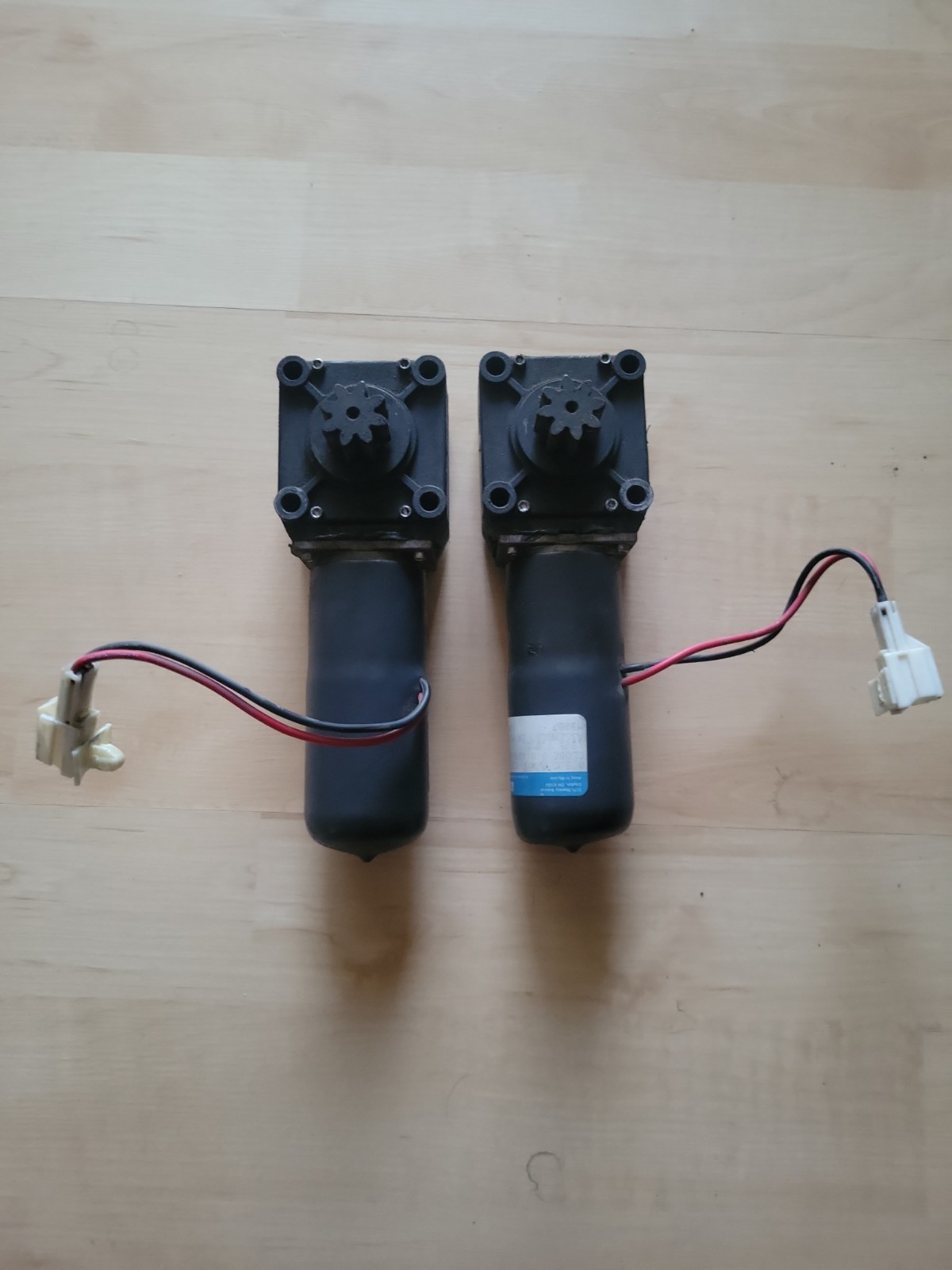 96-05 Eclipse Convertible Top Motor Driver + Passenger Oem 96-05 Eclipse Convertible Top Motor Driver + Passenger Oem