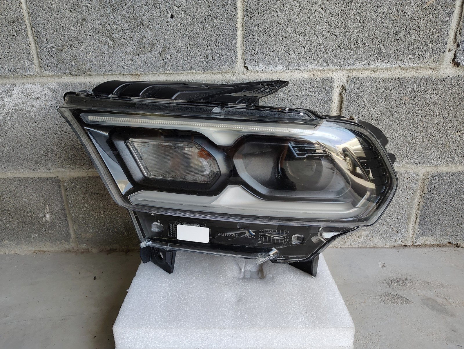 2021-2025 Dodge Durango LED Headlight Left Driver Side 68433779AF OEM NICE 2021-2025 Dodge Durango LED Headlight Left Driver Side 68433779AF OEM NICE