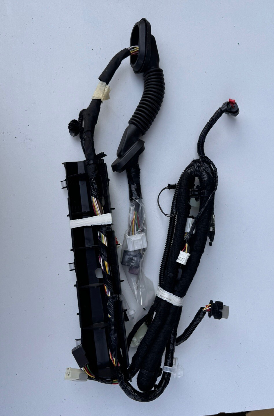 New 20-2024 Tesla Model Y Trunk Liftgate Wiring Harness w/Antenna 1489055-02-D New 20-2024 Tesla Model Y Trunk Liftgate Wiring Harness w/Antenna 1489055-02-D