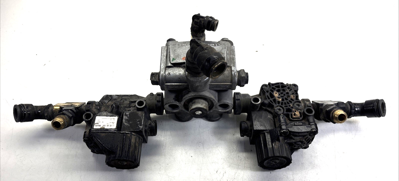 OEM K056040 Bendix M-40HR ABS Modulator Valve 12v ASSEMBLY OEM K056040 Bendix M-40HR ABS Modulator Valve 12v ASSEMBLY