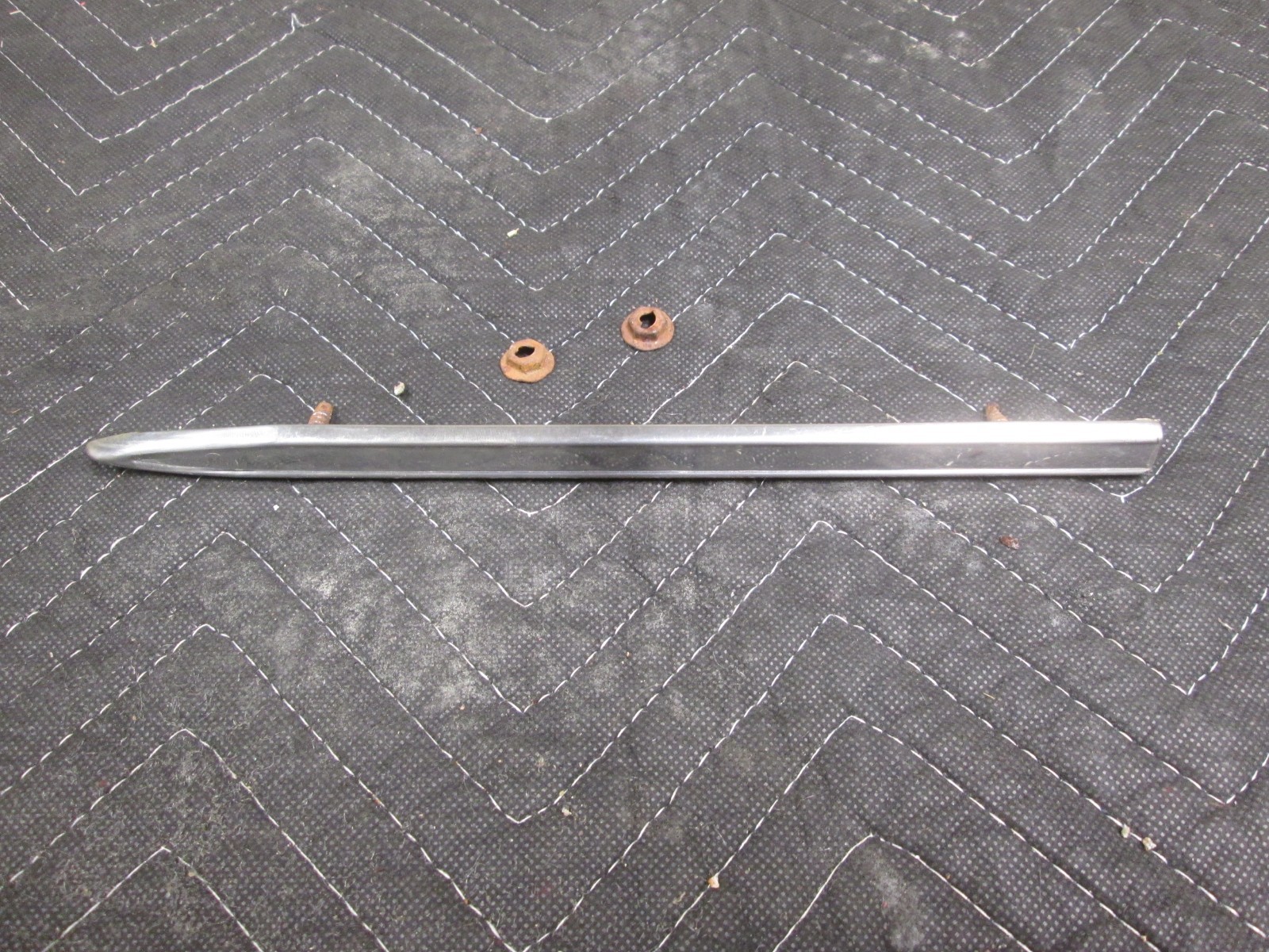 GM OEMChevrolet Malibu Front Fender Side Molding Trim Chrome Stainless w/ studs GM OEMChevrolet Malibu Front Fender Side Molding Trim Chrome Stainless w/ studs