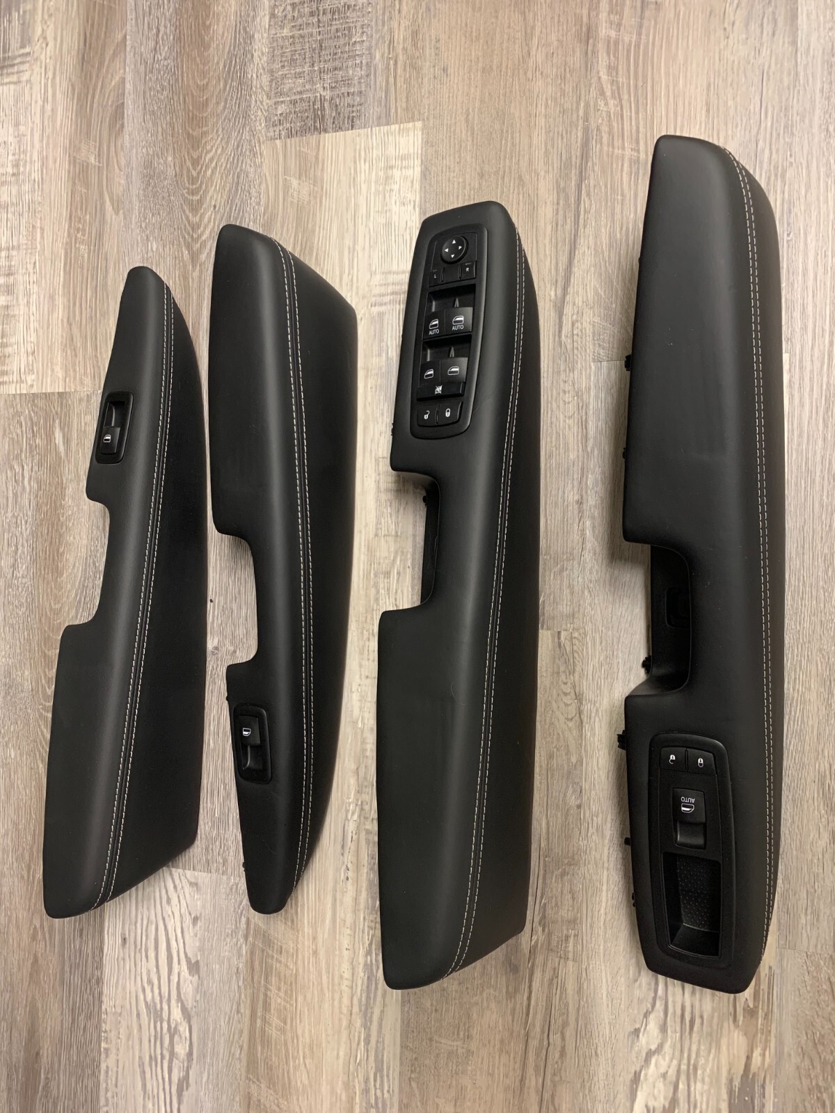 2016-2021 Jeep SRT Laguna leather door armrests, 2018-2021 TRACKHAWK, BRAND NEW 2016-2021 Jeep SRT Laguna leather door armrests, 2018-2021 TRACKHAWK, BRAND NEW