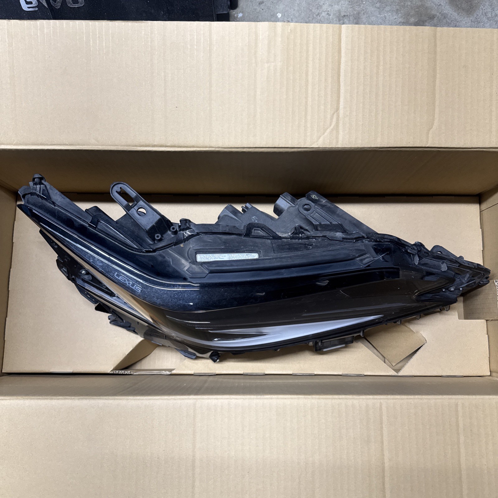 2022 - 2025 LEXUS ES250 OEM RIGHT HEADLIGHT 81145-33L80