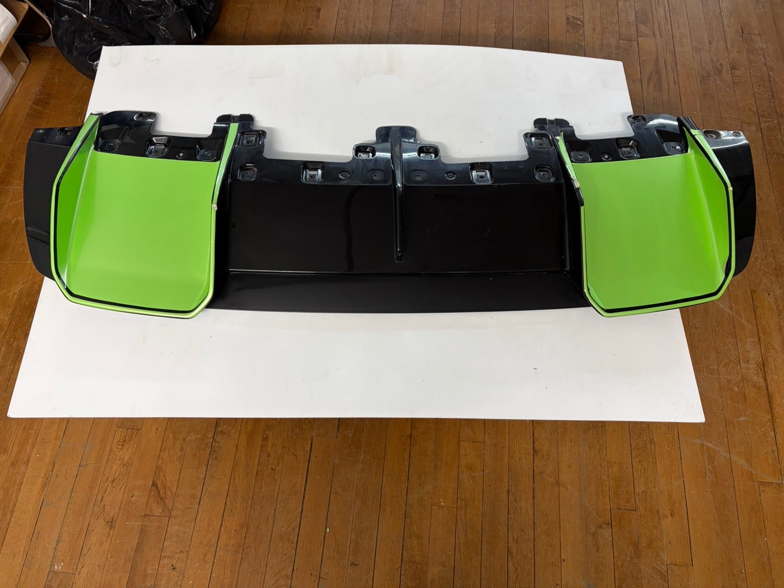 Original Used For Lamborghini Huracan EVO Rear Lower Bumper Diffuser 4T0807539L