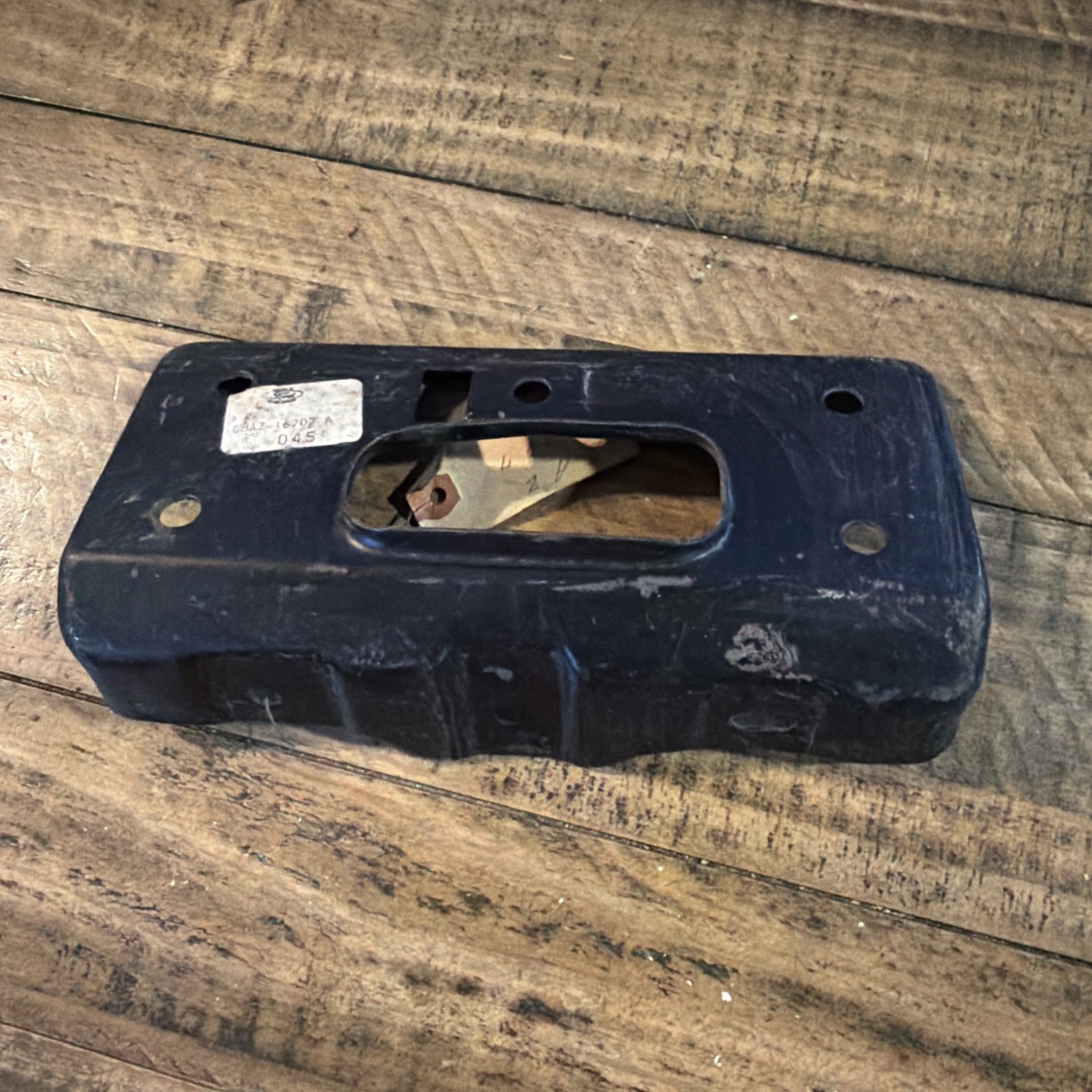 NOS OEM 1968 FORD GALAXIE XL LTD COUNTRY SQUIRE HOOD LATCH SUPPORT BRACKET NEW NOS OEM 1968 FORD GALAXIE XL LTD COUNTRY SQUIRE HOOD LATCH SUPPORT BRACKET NEW