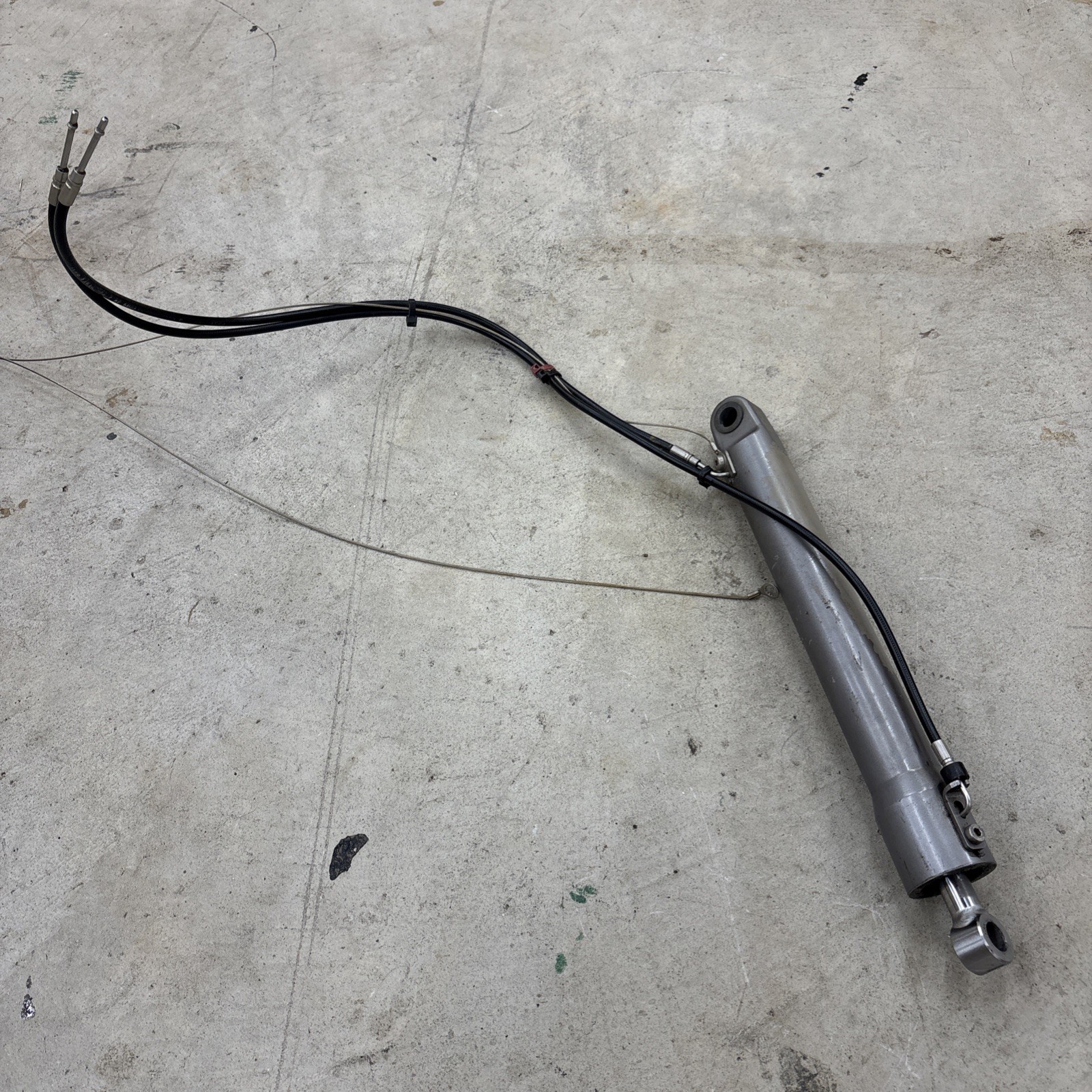 Volvo Penta Full Tilt Trim Cylinder Ram Port Left SX-A DPS-A 3889954 Lines