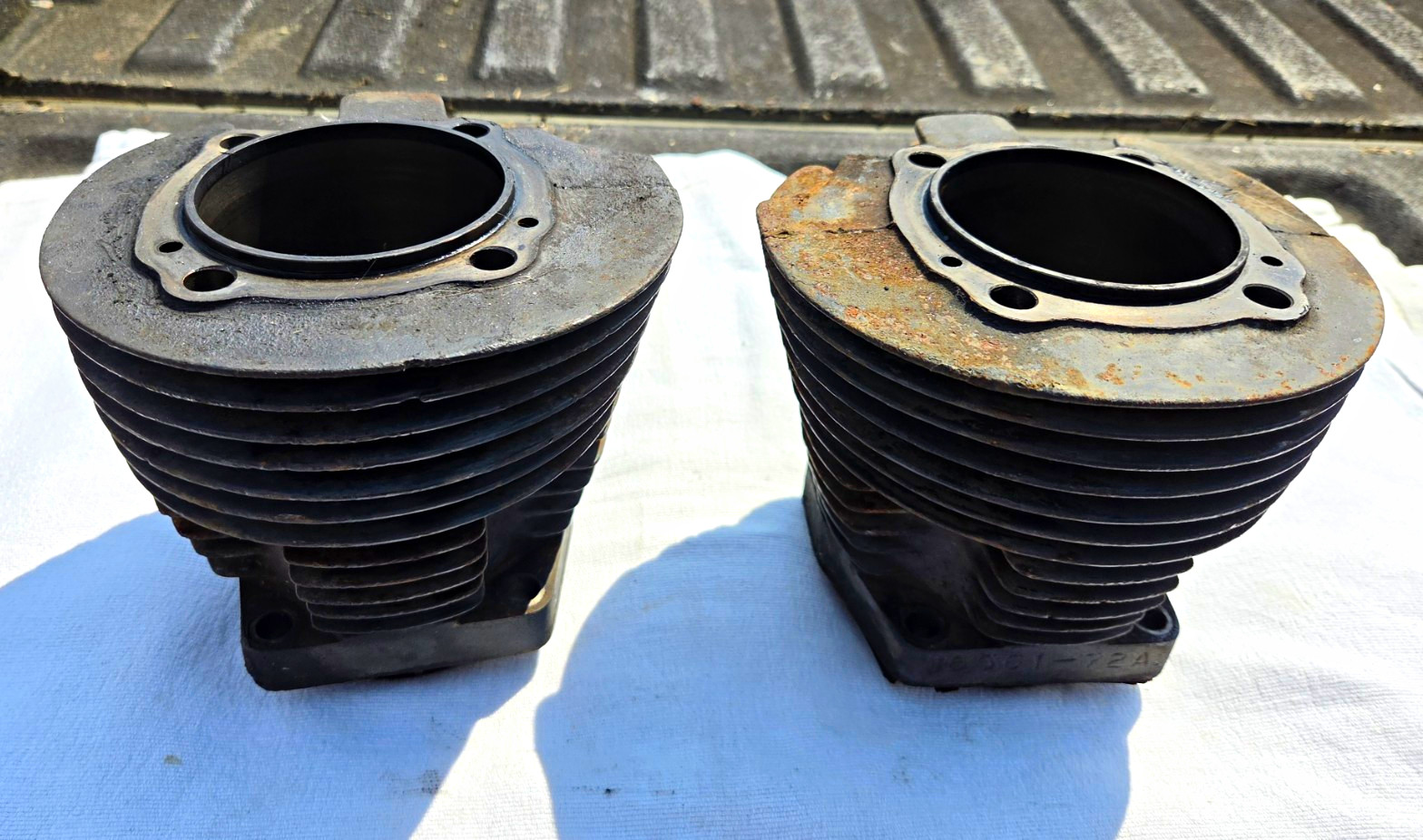 VTG HD IRONHEAD JUGS - USED/FAIR