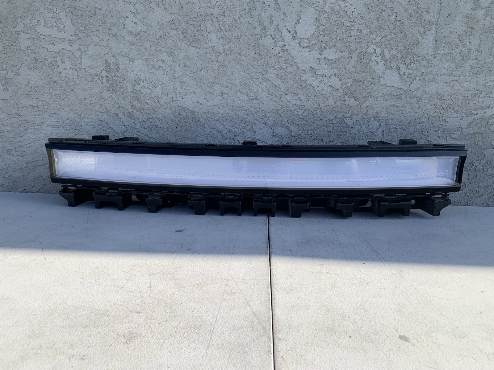 22-24 Rivian R1T R1S Front Center Light Bar