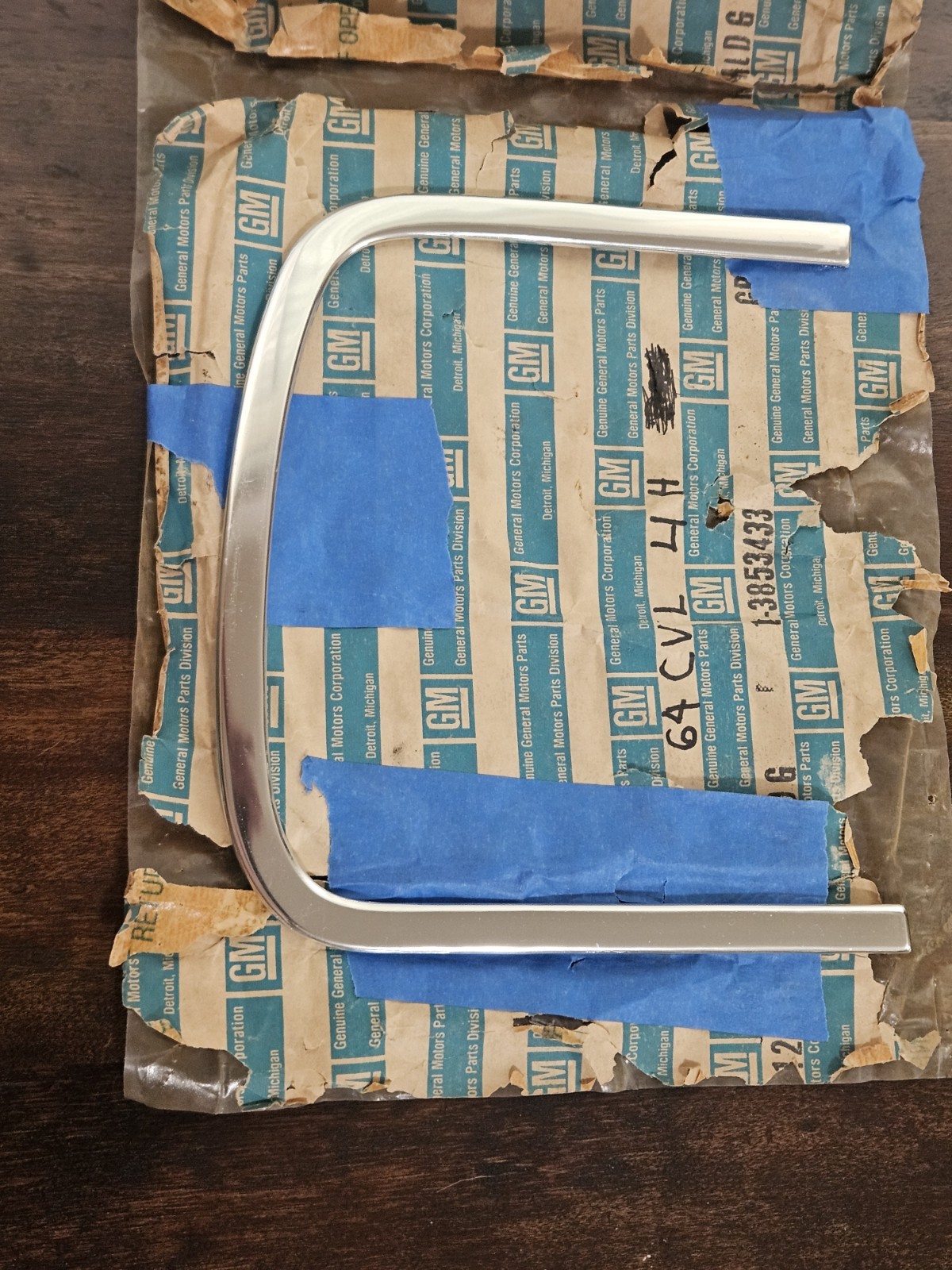 NOS 1964 CHEVELLE MALIBU SS LEFT REAR HORSESHOE MOLDING TRIM CONDITION NICE NOS 1964 CHEVELLE MALIBU SS LEFT REAR HORSESHOE MOLDING TRIM CONDITION NICE