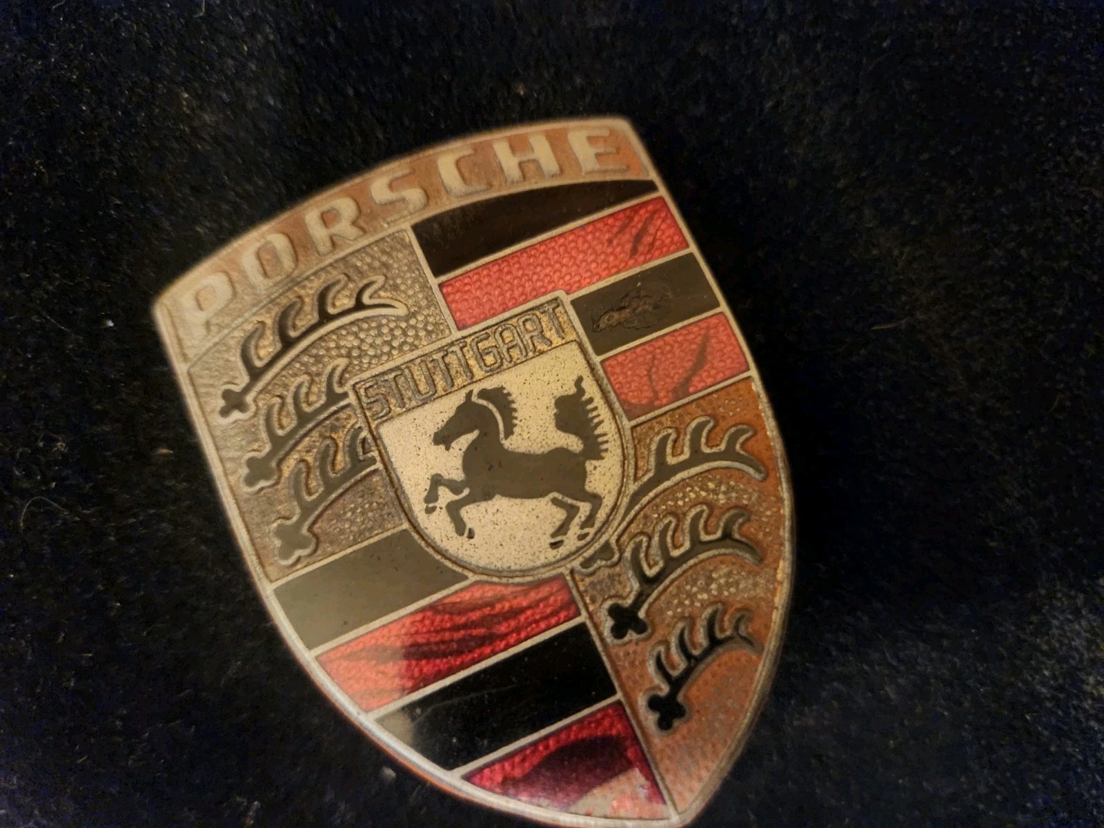 Vintage Porsche Hood Crest Emblem OEM 901.559.210.20 911 912 928 Good Studs Vintage Porsche Hood Crest Emblem OEM 901.559.210.20 911 912 928 Good Studs