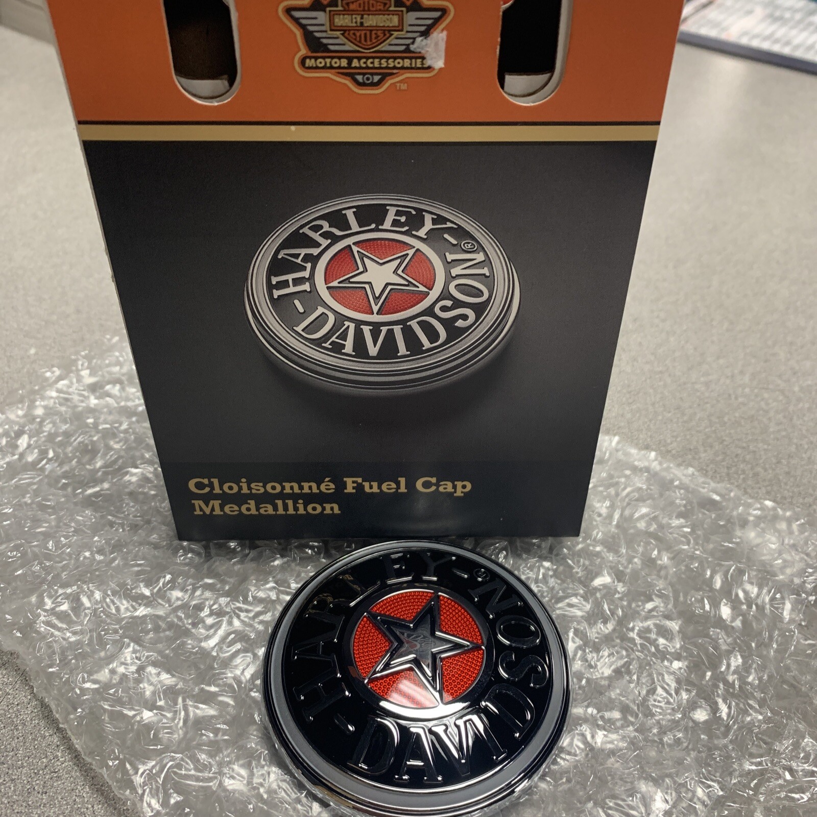 HARLEY DAVIDSON RED STAR FUEL GAS CAP MEDALLION  SOFTAIL FLSTS & SOME TOURING