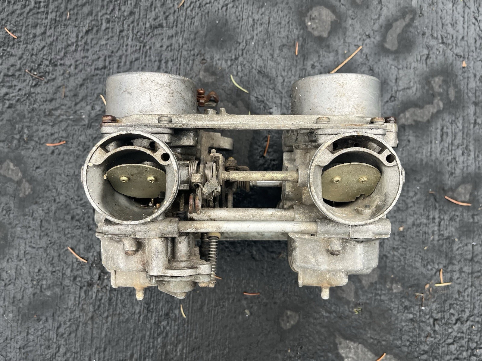 1978-1981 Honda CB400 CM400 Hawk Keihin VB22 Dual Carburetor Assembly Rack Core