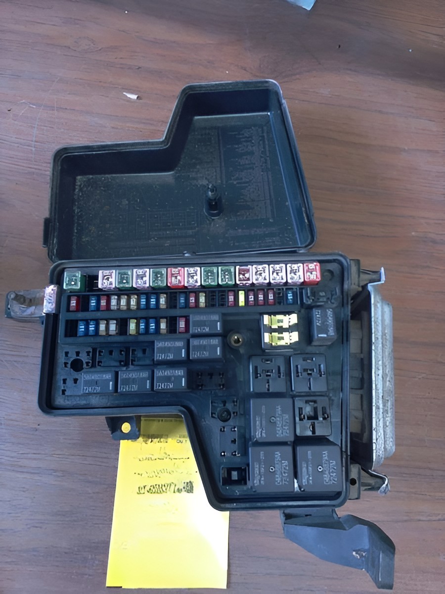 2002-2004 Dodge 1500 Engine Fuse Box Assembly OEM