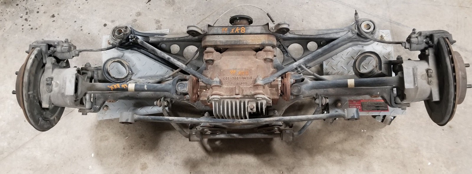 1997 1999 2000 2001 2002 Jaguar XKR XK8 Rear Differential IRS Spindle Assembly