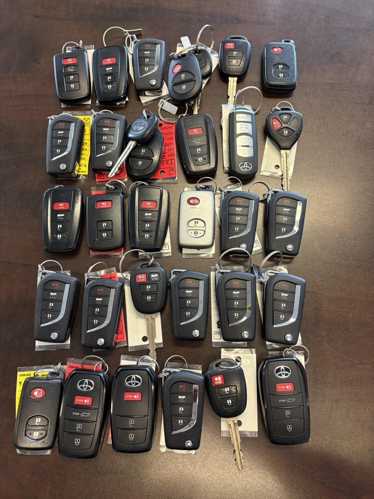 LOT OF 30 OEM Toyota Smart Key Remote FOB Lot - Used LOT OF 30 OEM Toyota Smart Key Remote FOB Lot - Used