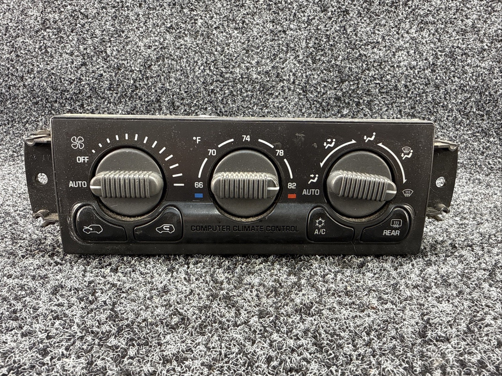 2000-2002 Chevy Tahoe GMC Yukon Temperature Climate Control Unit A/C 15060162 12 2000-2002 Chevy Tahoe GMC Yukon Temperature Climate Control Unit A/C 15060162 12