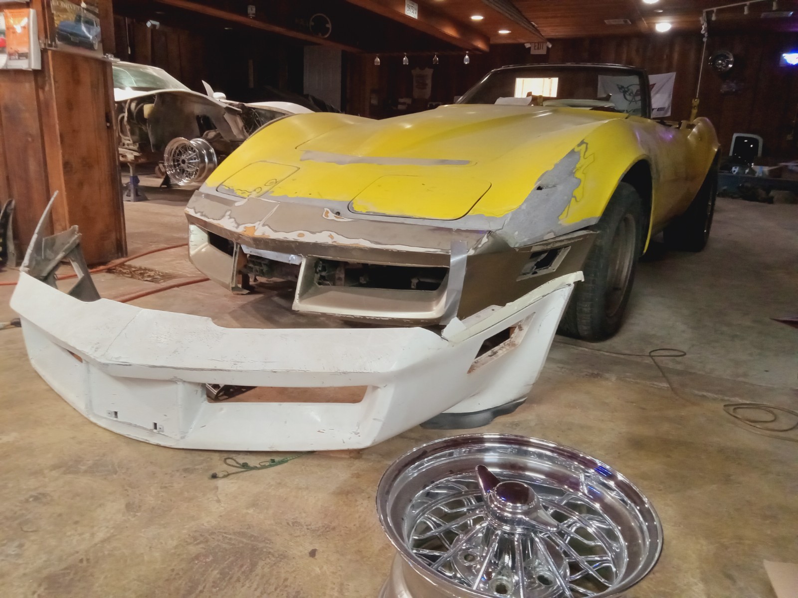 1980-1981-1982 CORVETTE FRONT BUMPER COVER OEM FLEXIBLE NORMAL SCRATCHES CHIPS 1980-1981-1982 CORVETTE FRONT BUMPER COVER OEM FLEXIBLE NORMAL SCRATCHES CHIPS