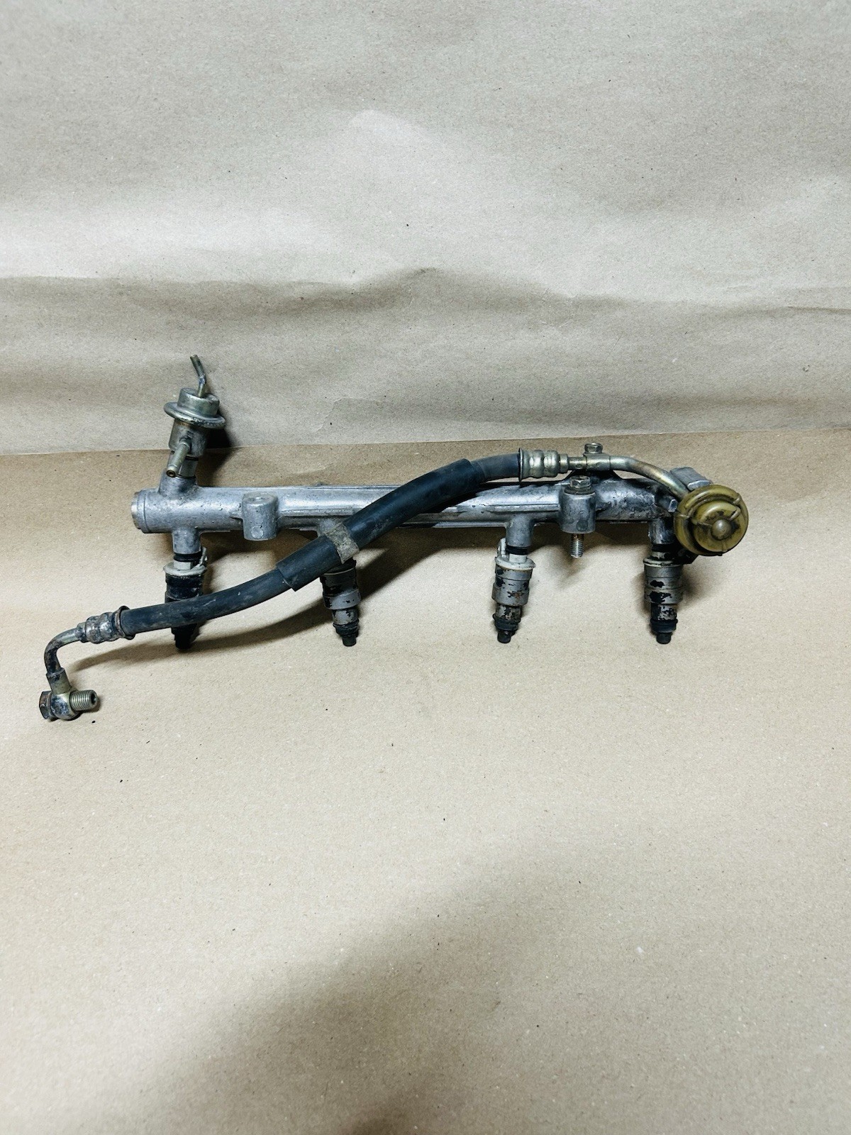 84-95 Toyota 4Runner Pickup Celica 22RE Fuel Rail Injectors with Regulator OEM 84-95 Toyota 4Runner Pickup Celica 22RE Fuel Rail Injectors with Regulator OEM