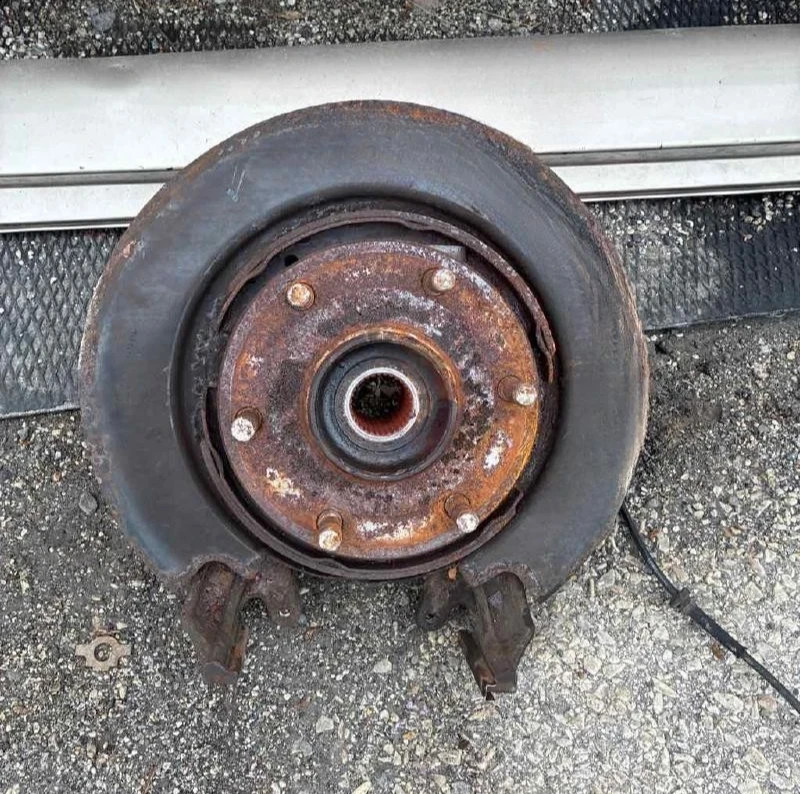 2004-2015 Nissan Armada 2004-2010 Infiniti QX56 Rear Left Knuckle Stub Axle Oem