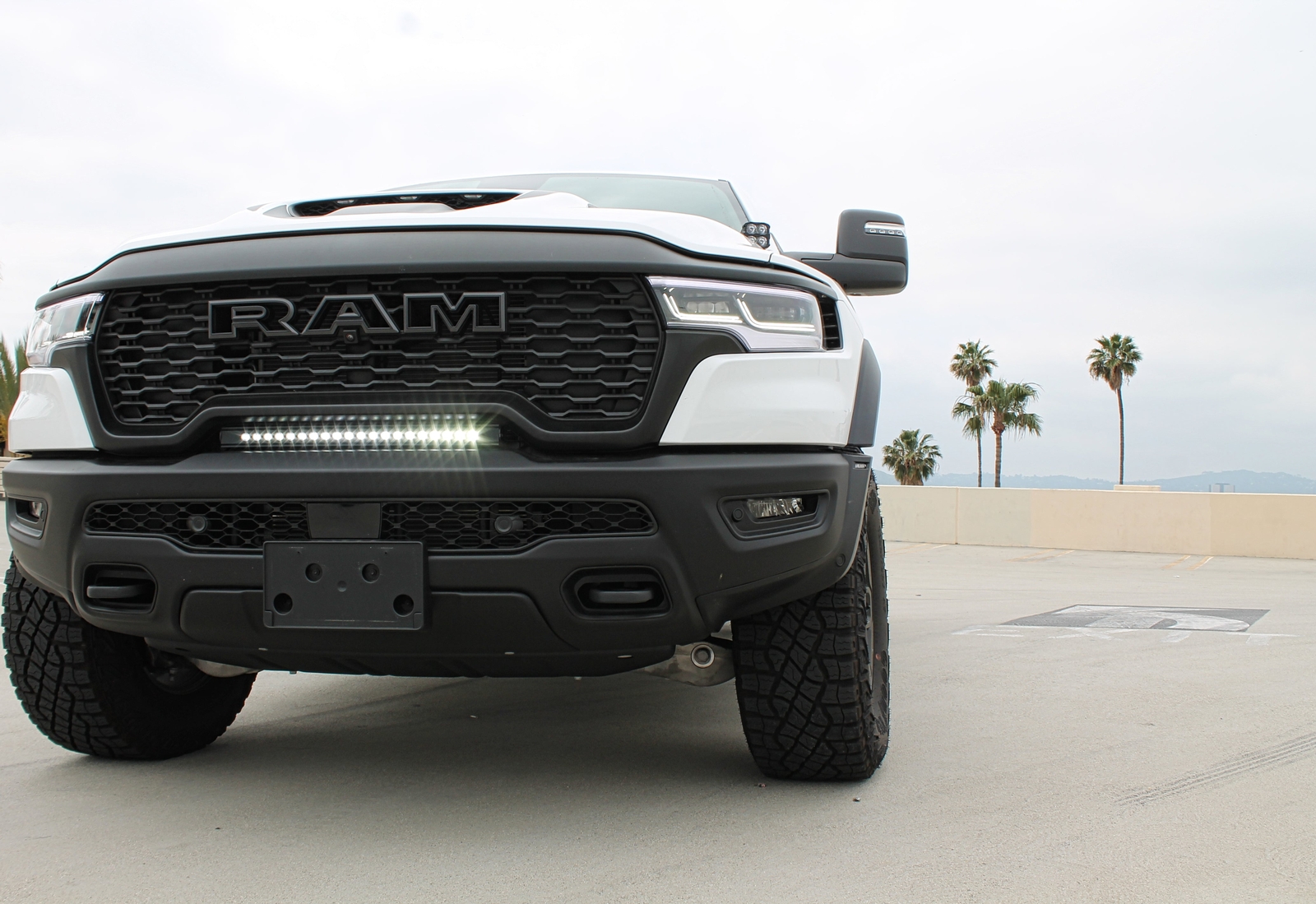 M&R kit compatible with - 2025+ RAM 1500 RHO / Rebel 23in Light Bar - Slim