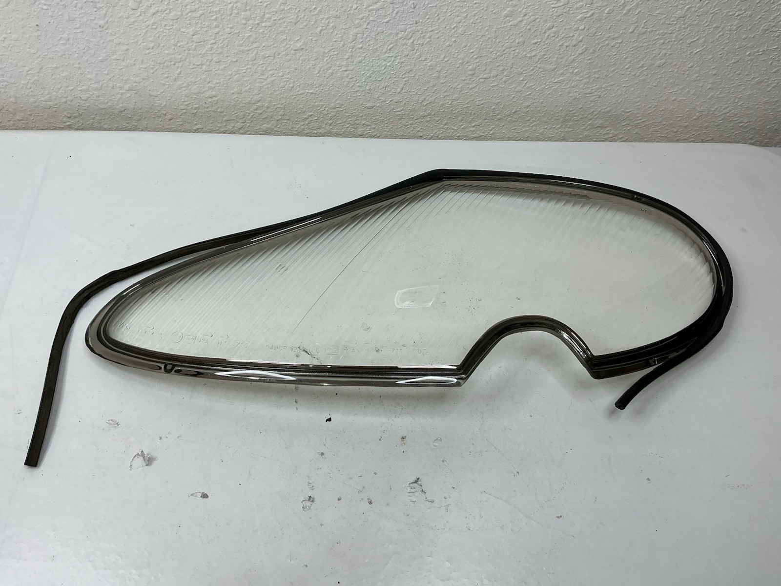 97-06 Jaguar X100 XKR XK8 LEFT Headlight Cover Glass Lens Washer Cutout OEM 97-06 Jaguar X100 XKR XK8 LEFT Headlight Cover Glass Lens Washer Cutout OEM