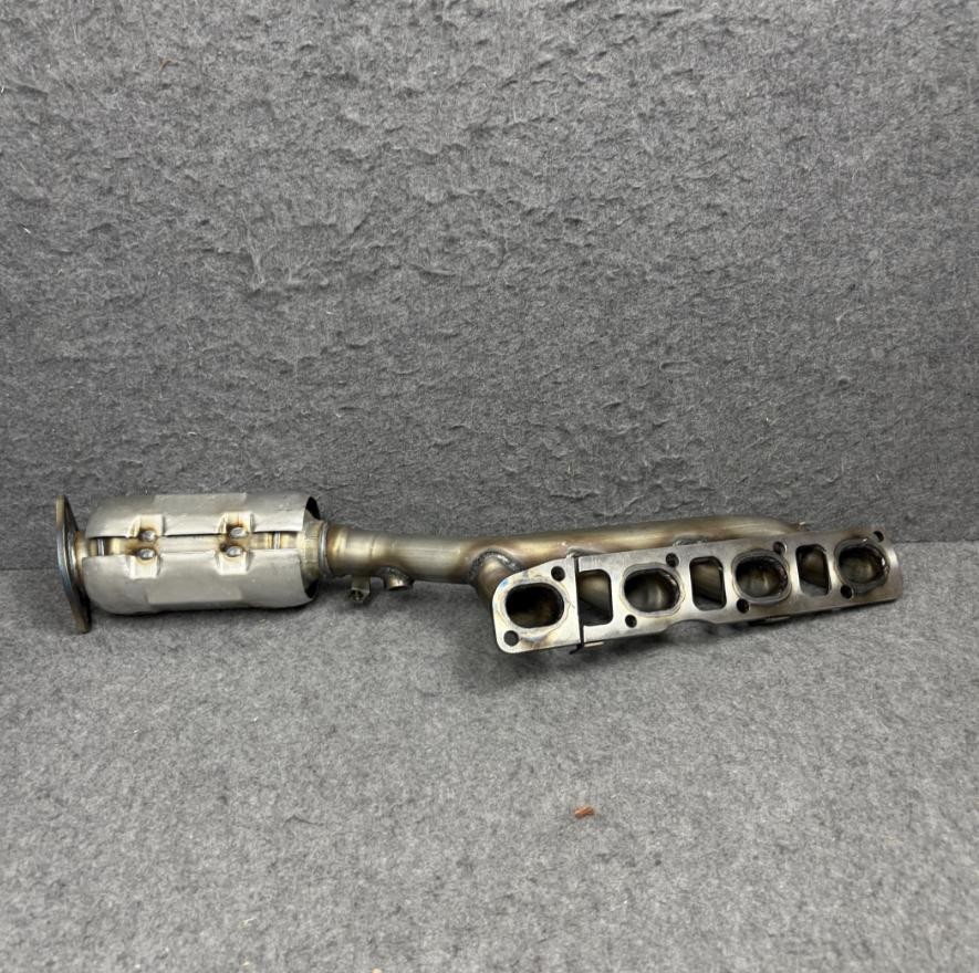 Walker Ultra 16479 Direct Fit Catalytic Converter Integrated Exhaust Manifold Walker Ultra 16479 Direct Fit Catalytic Converter Integrated Exhaust Manifold