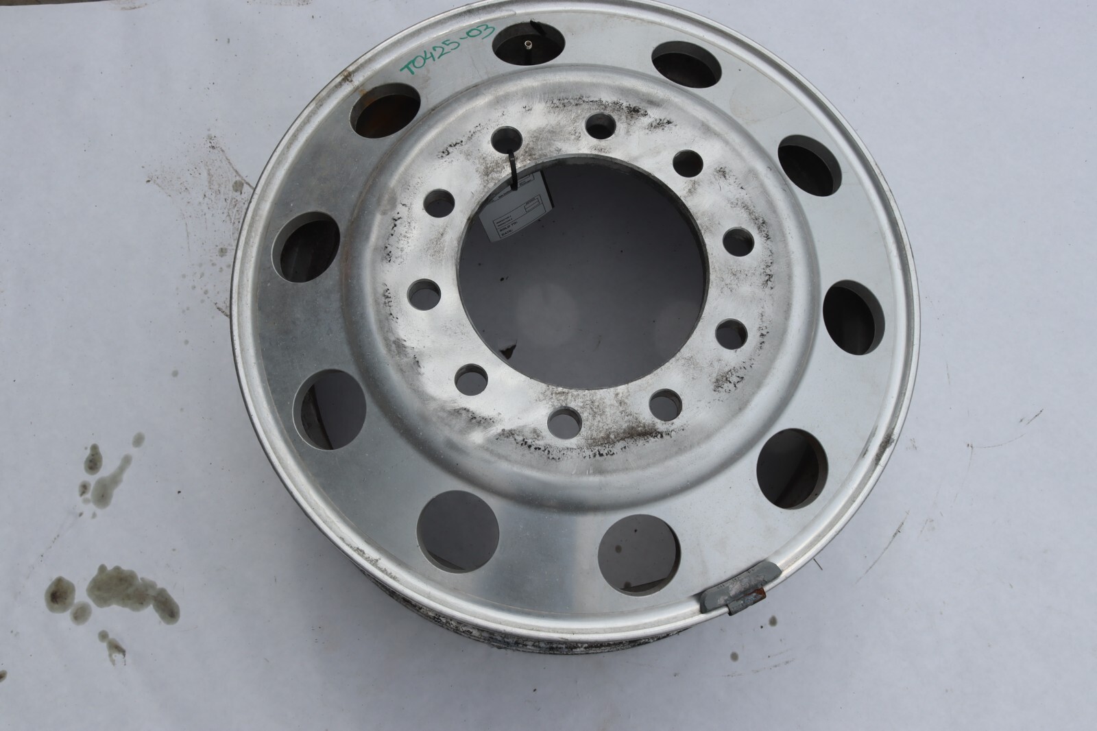 08-17 FREIGHTLINER CASCADIA 125 RIM ACCURIDE 24.5x8.25 MAX LOAD 7300 LBS OEM 08-17 FREIGHTLINER CASCADIA 125 RIM ACCURIDE 24.5x8.25 MAX LOAD 7300 LBS OEM