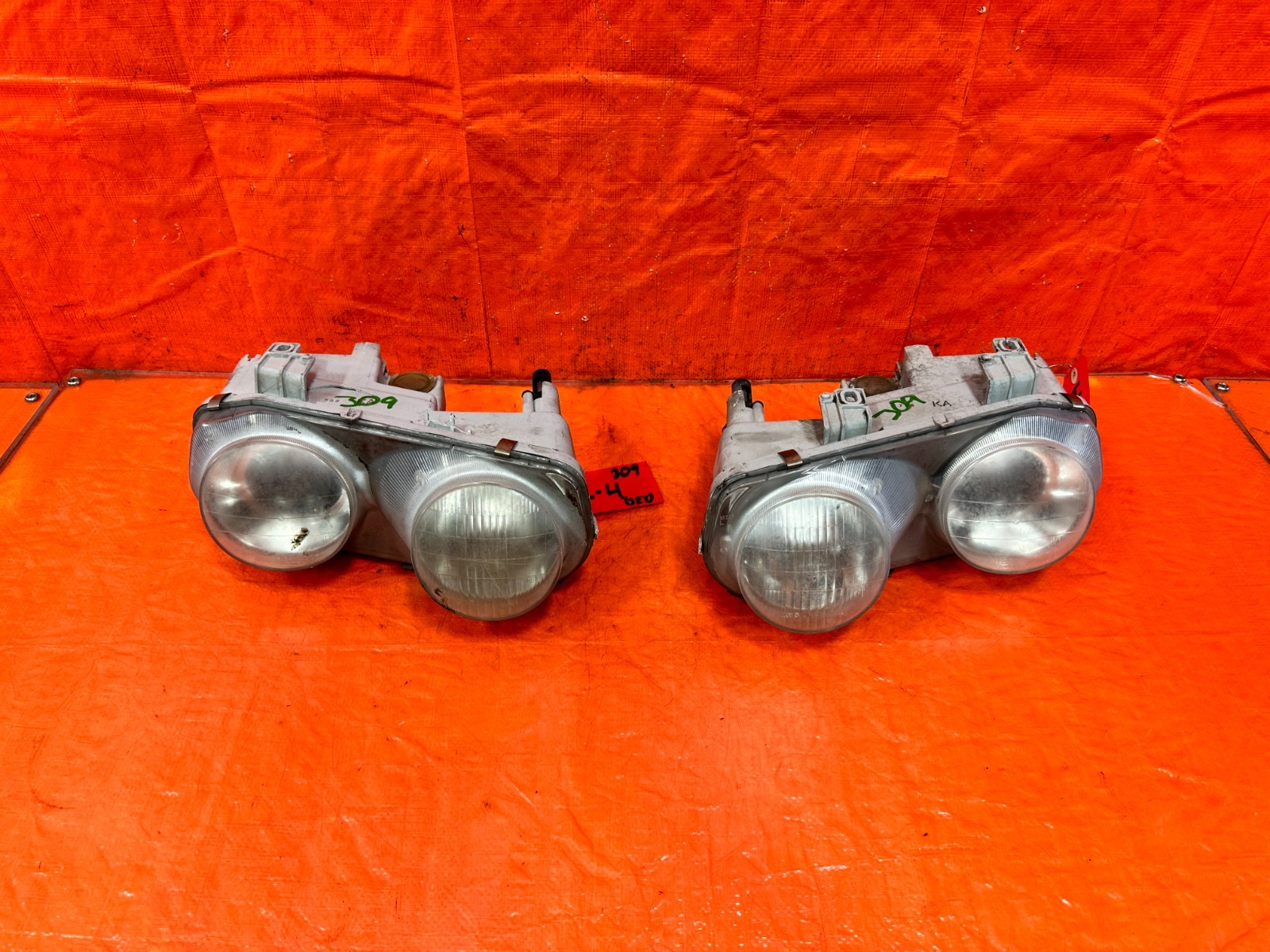 94-97 ACURA INTEGRA HEADLIGHTS HEADLAMPS - LEFT AND RIGHT HEADLIGHT SET OEM 309