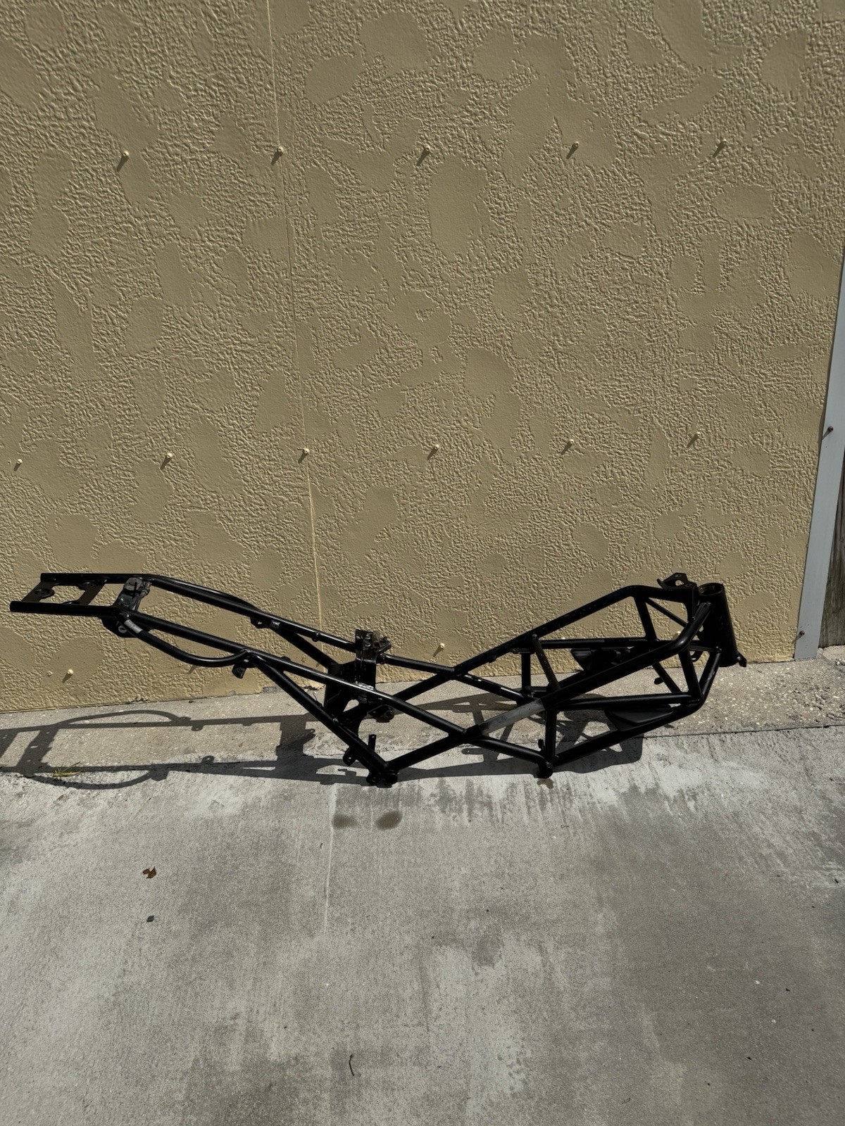2000-2005 Ducati Monster 750 M750 Main Frame Chassis 2000-2005 Ducati Monster 750 M750 Main Frame Chassis