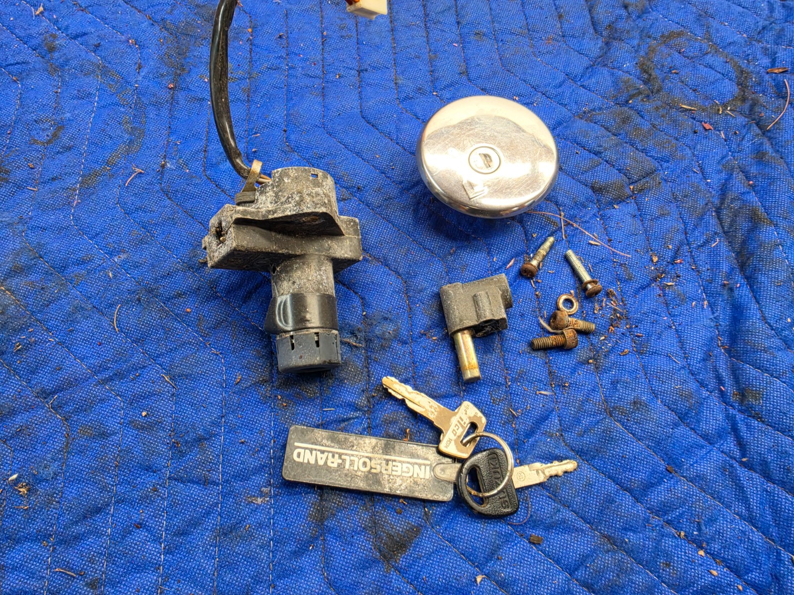 1981 Suzuki GS 250 GS250 Lock Set Ignition Gas tank locks 1981 Suzuki GS 250 GS250 Lock Set Ignition Gas tank locks