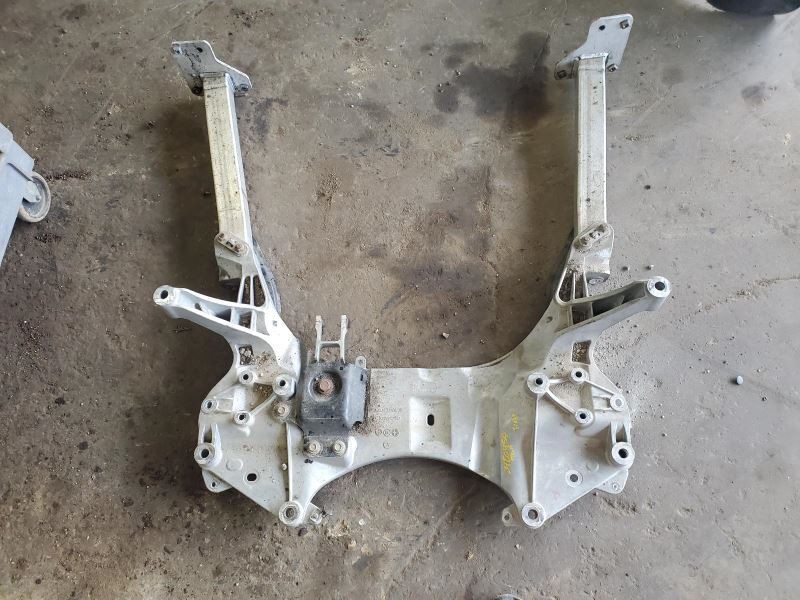 (LOCAL PICKUP ONLY) Crossmember/K-Frame Front Fits 14-18 CHEROKEE 1858779