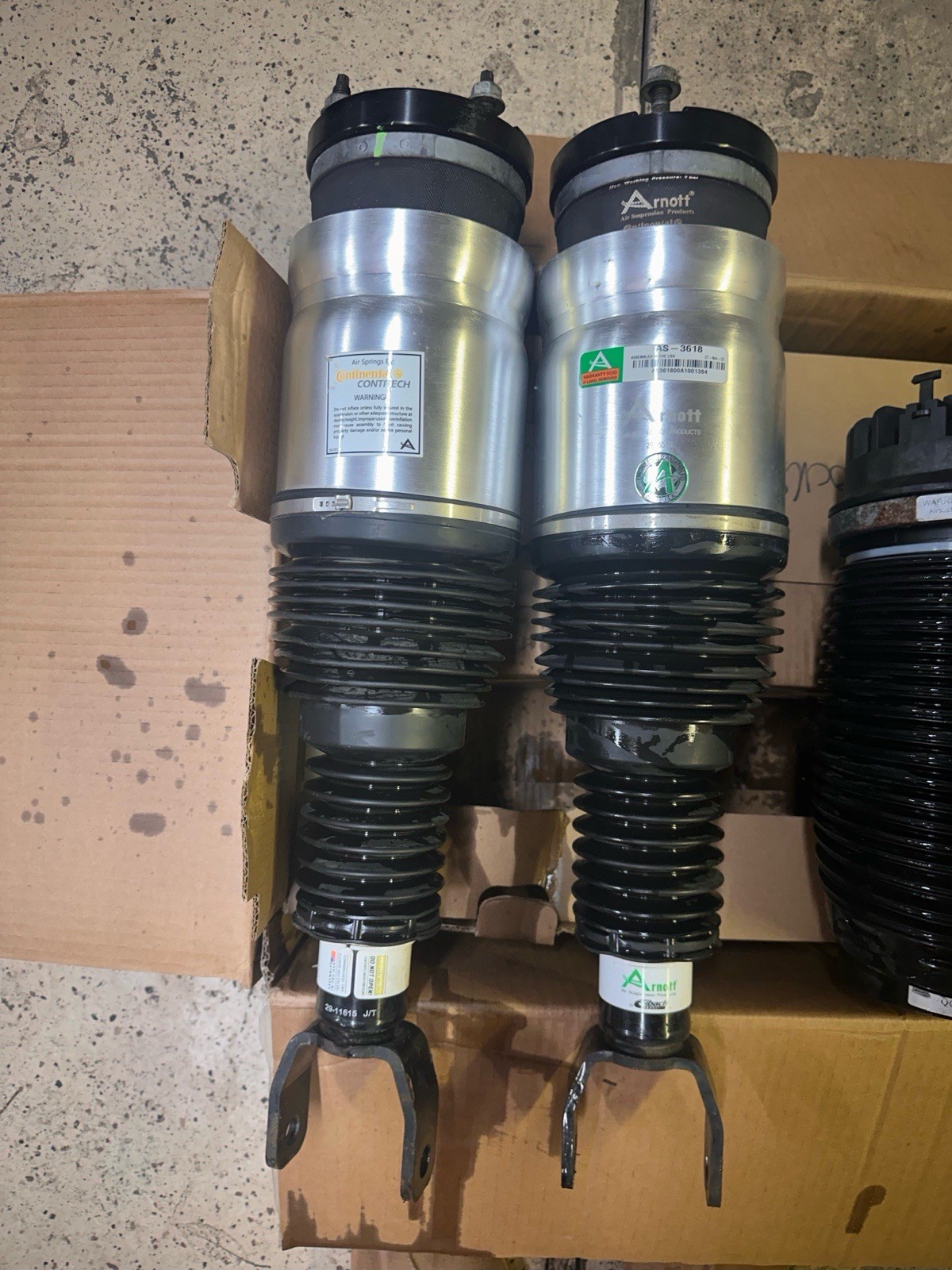 2 Arnott Air Struts As-3618 2 Arnott Air Struts As-3618