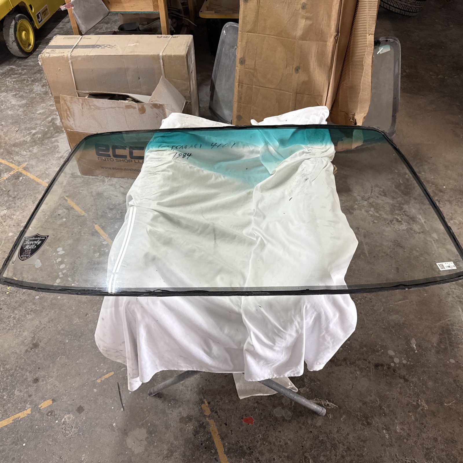 Ferrari 400 i Windshield Clear Green Band used 
