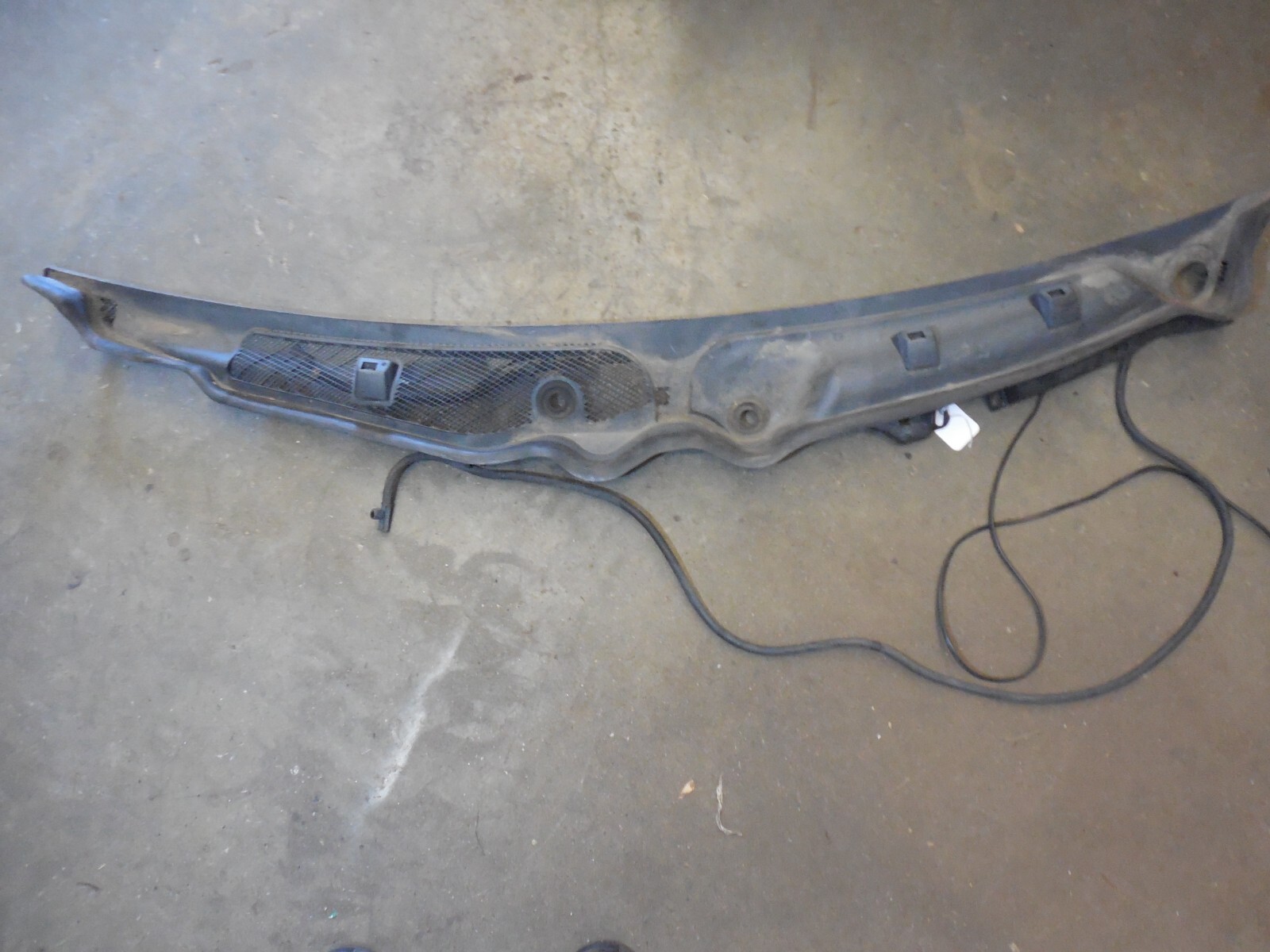 Windshield Wiper Window Cowl Vent Panel 204830902 08-14 Mercedes Benz W204 C300 Windshield Wiper Window Cowl Vent Panel 204830902 08-14 Mercedes Benz W204 C300