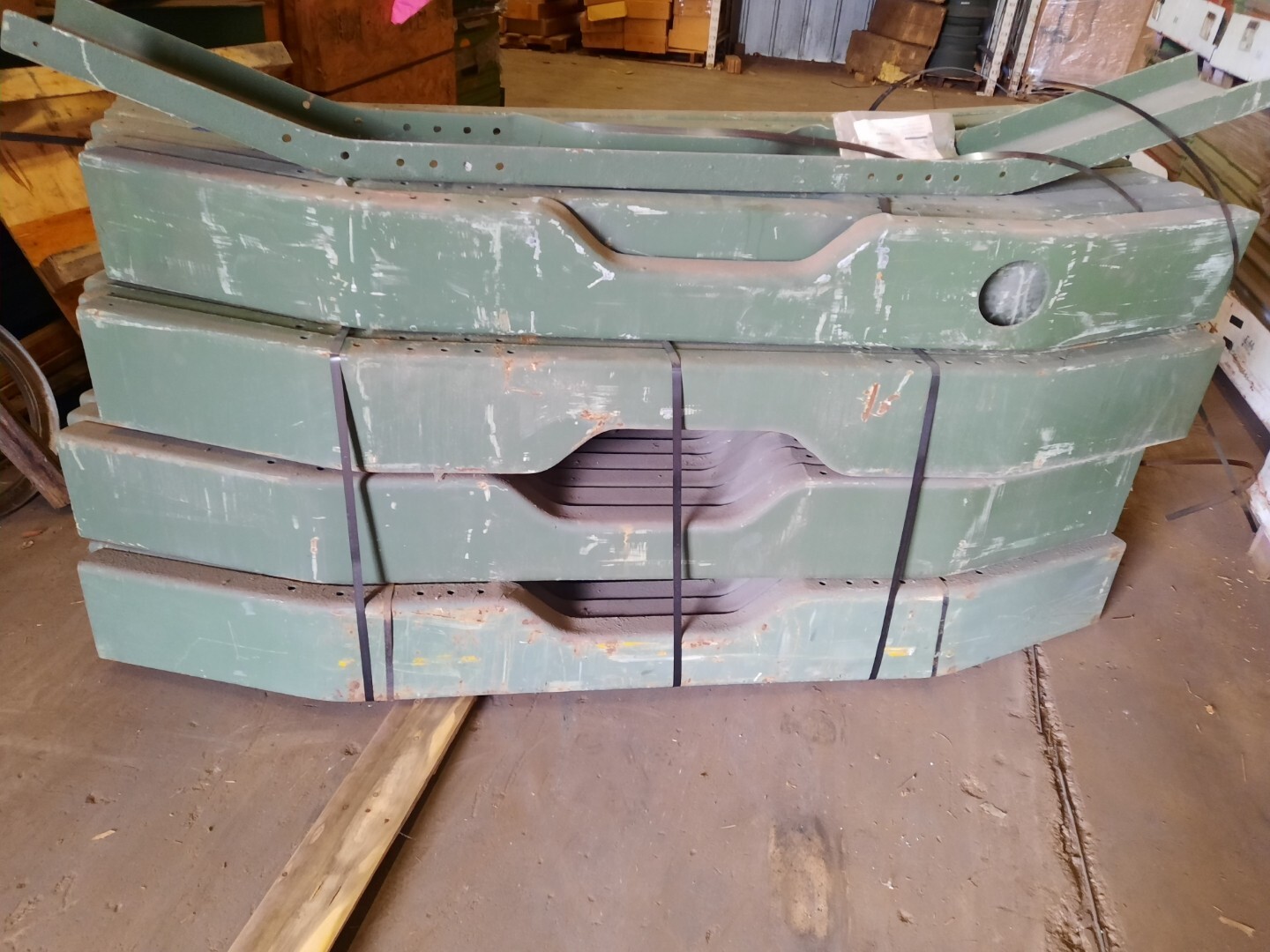 NEW SURPLUS BUMPER FRONT M35A3 M35A2 2.5 TON NEW SURPLUS BUMPER FRONT M35A3 M35A2 2.5 TON