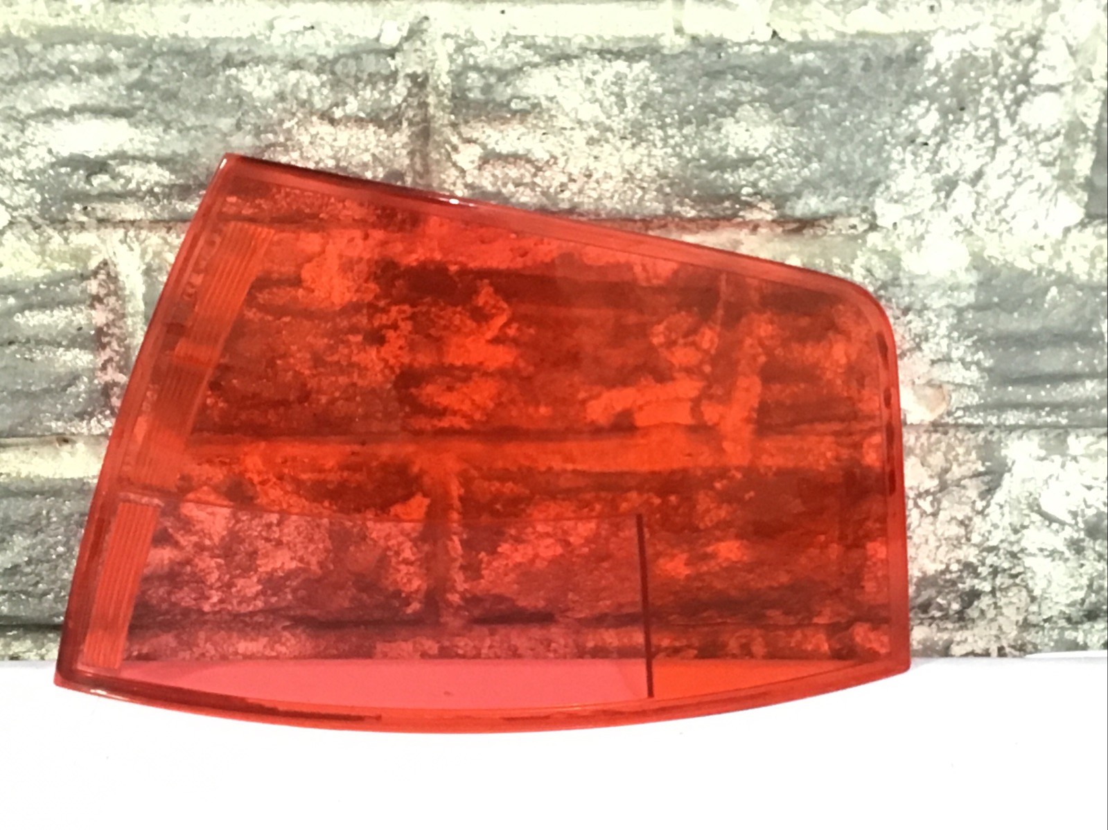 2003-2007 Audi A8 S8 Tail Light LENS COVER OUTER Right (passenger Side) OEM. 2003-2007 Audi A8 S8 Tail Light LENS COVER OUTER Right (passenger Side) OEM.
