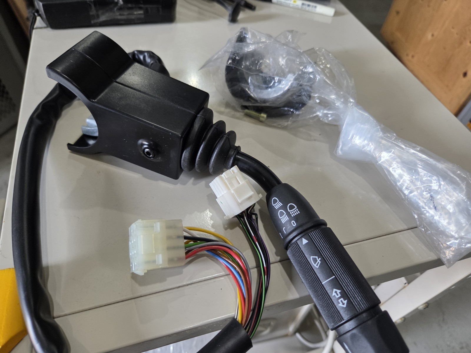FMTV LMTV MRAP Turn Signal Switch 12417597 M1078, M1079, M1080 FMTV LMTV MRAP Turn Signal Switch 12417597 M1078, M1079, M1080
