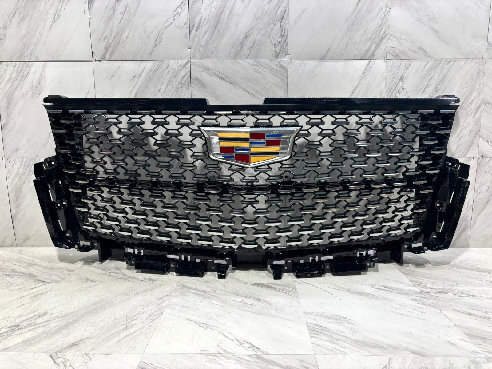 2021-2024 CADILLAC ESCALADE GRILLE ASSEMBLY OEM FRONT CENTER GRILL 84830289