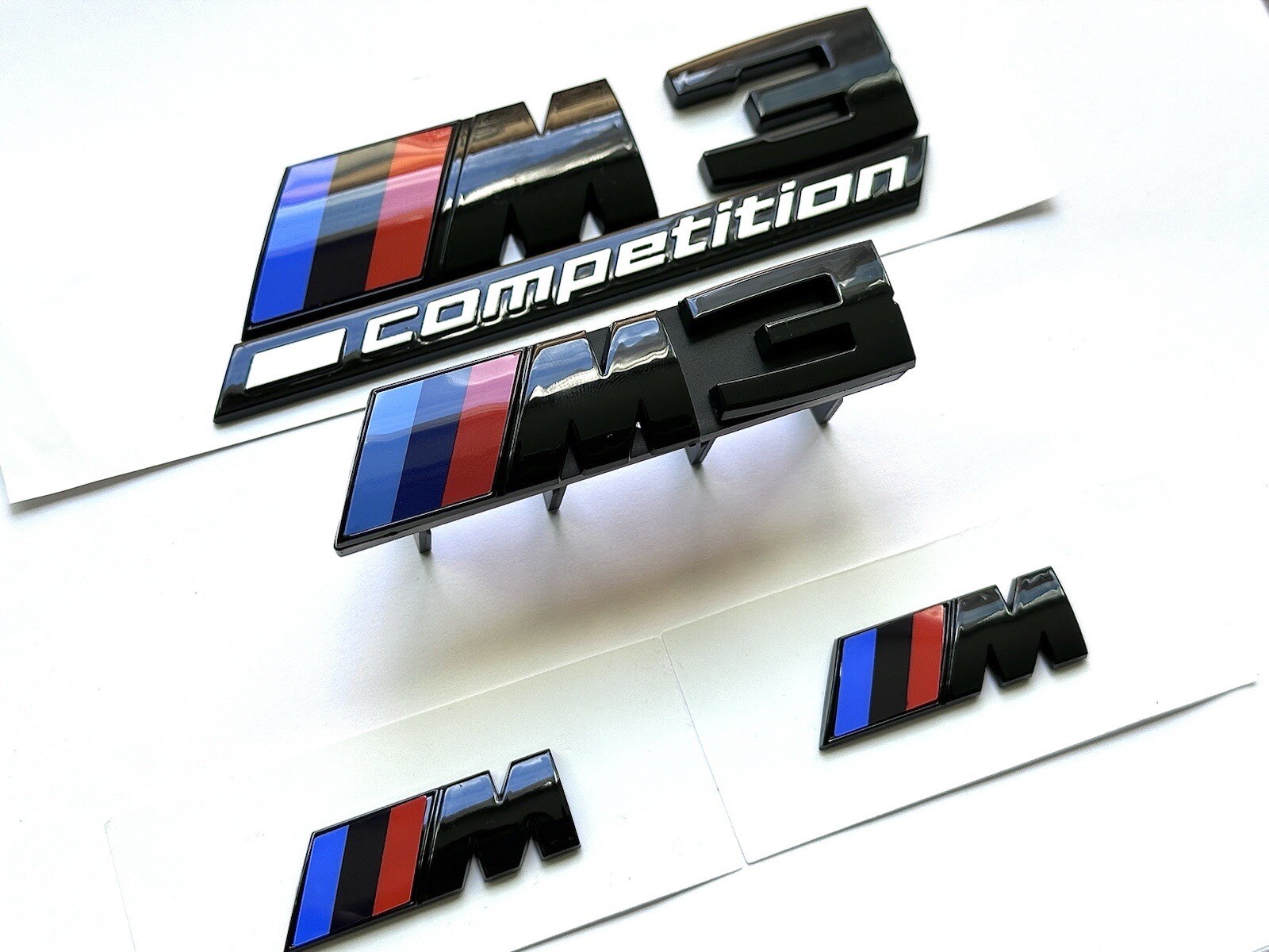 Set 4pcs fit For BMW M3 Competition Gloss Black Style Emblem+2Fender+Grill M3 Set 4pcs fit For BMW M3 Competition Gloss Black Style Emblem+2Fender+Grill M3