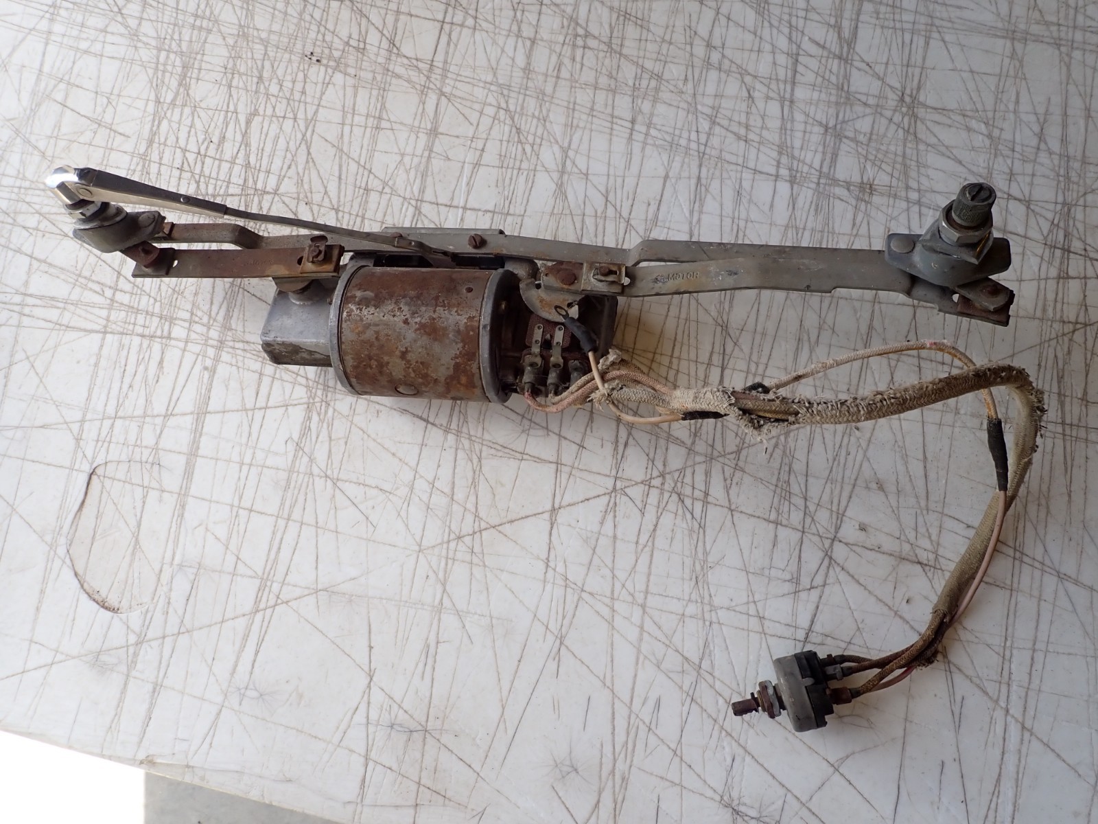 1940s 1950s American Bosch WW B6B 6 Volt Electric Wiper Motor W Linkage & Arm 1940s 1950s American Bosch WW B6B 6 Volt Electric Wiper Motor W Linkage & Arm
