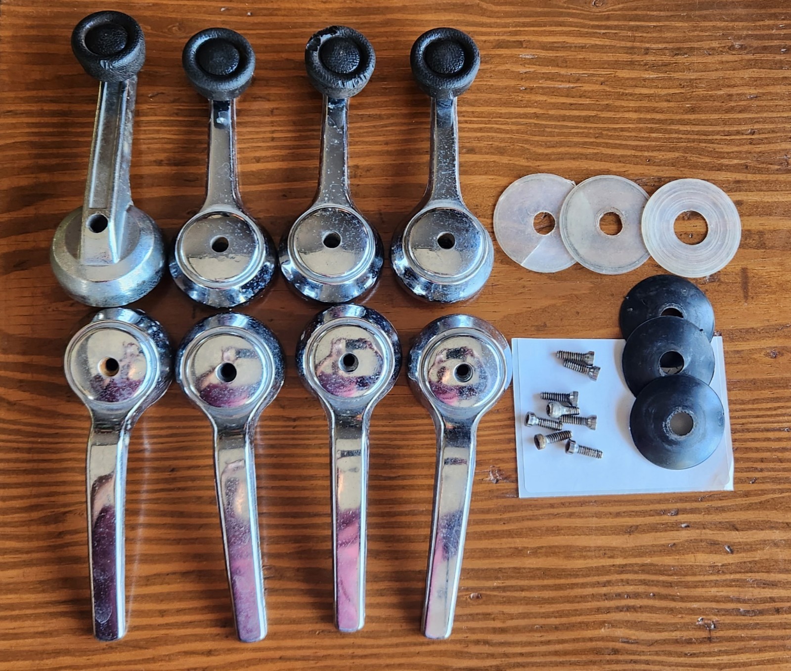 OEM 1977 4-Door Jeep Cherokee Window Crank, Door Handle, Hardware OEM 1977 4-Door Jeep Cherokee Window Crank, Door Handle, Hardware