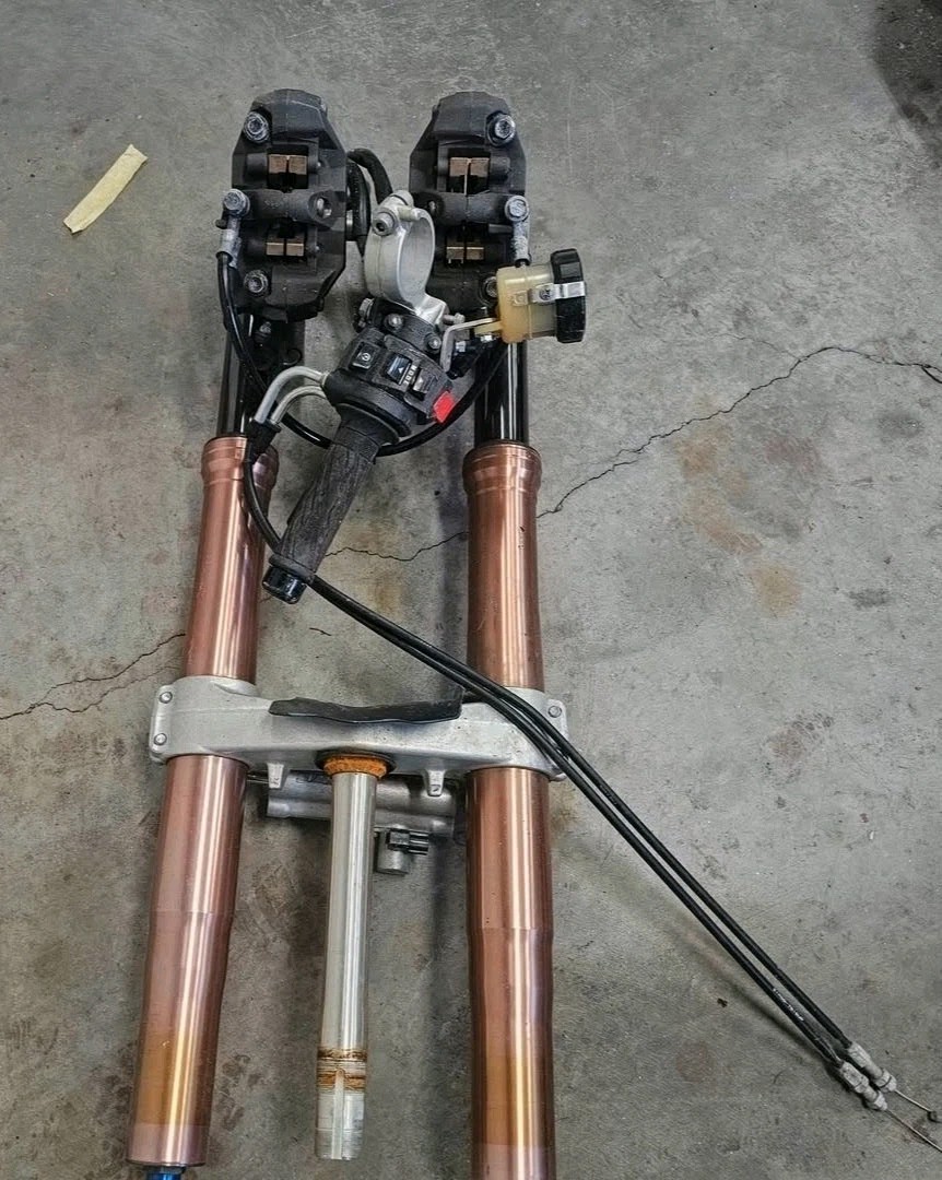 Suzuki GSXR 1000 Front End Forks Triple Tree Tokico Calipers 2007 2008
