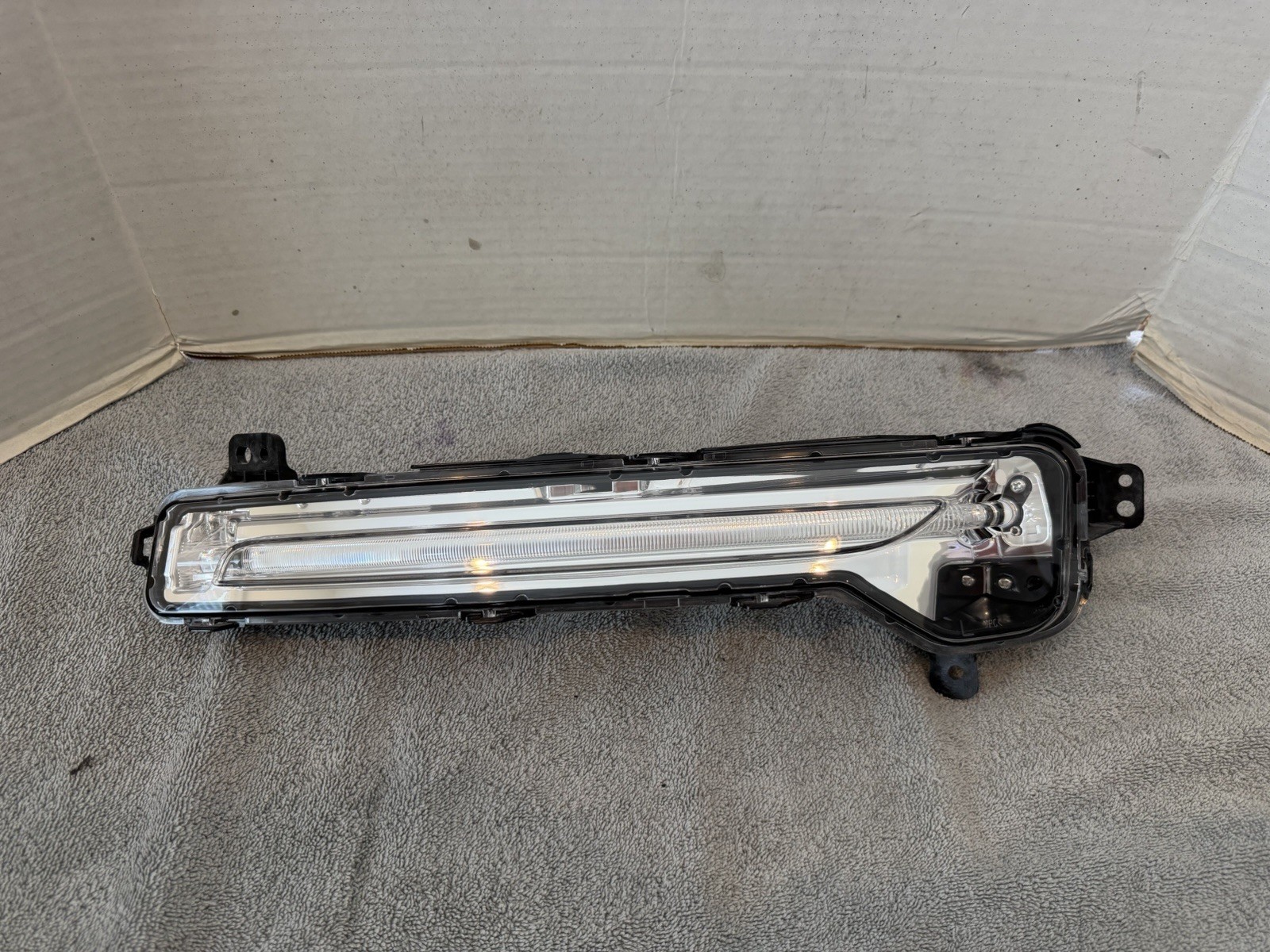 2020-2025 LINCOLN CORSAIR LH DRIVER FOG LIGHT DRL OEM 2020-2025 LINCOLN CORSAIR LH DRIVER FOG LIGHT DRL OEM
