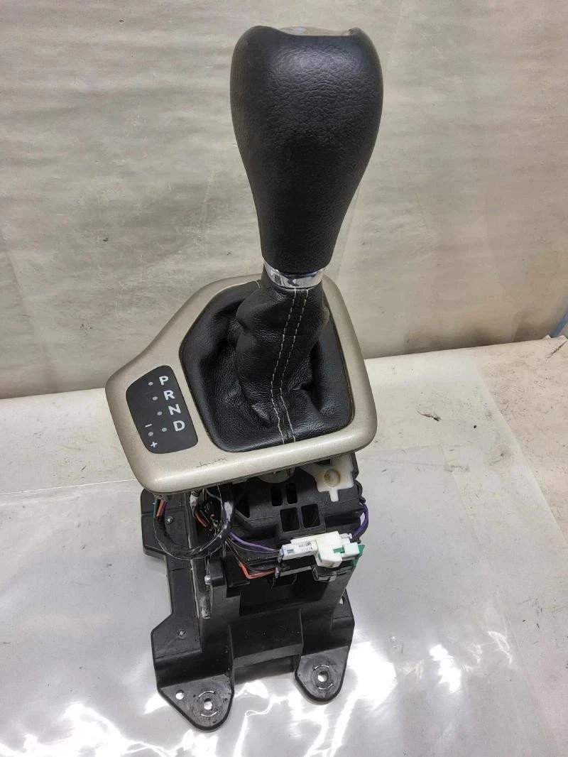 2014 - 2018 Jeep Cherokee Automatic Transmission Floor Gear Shifter Assembly OEM